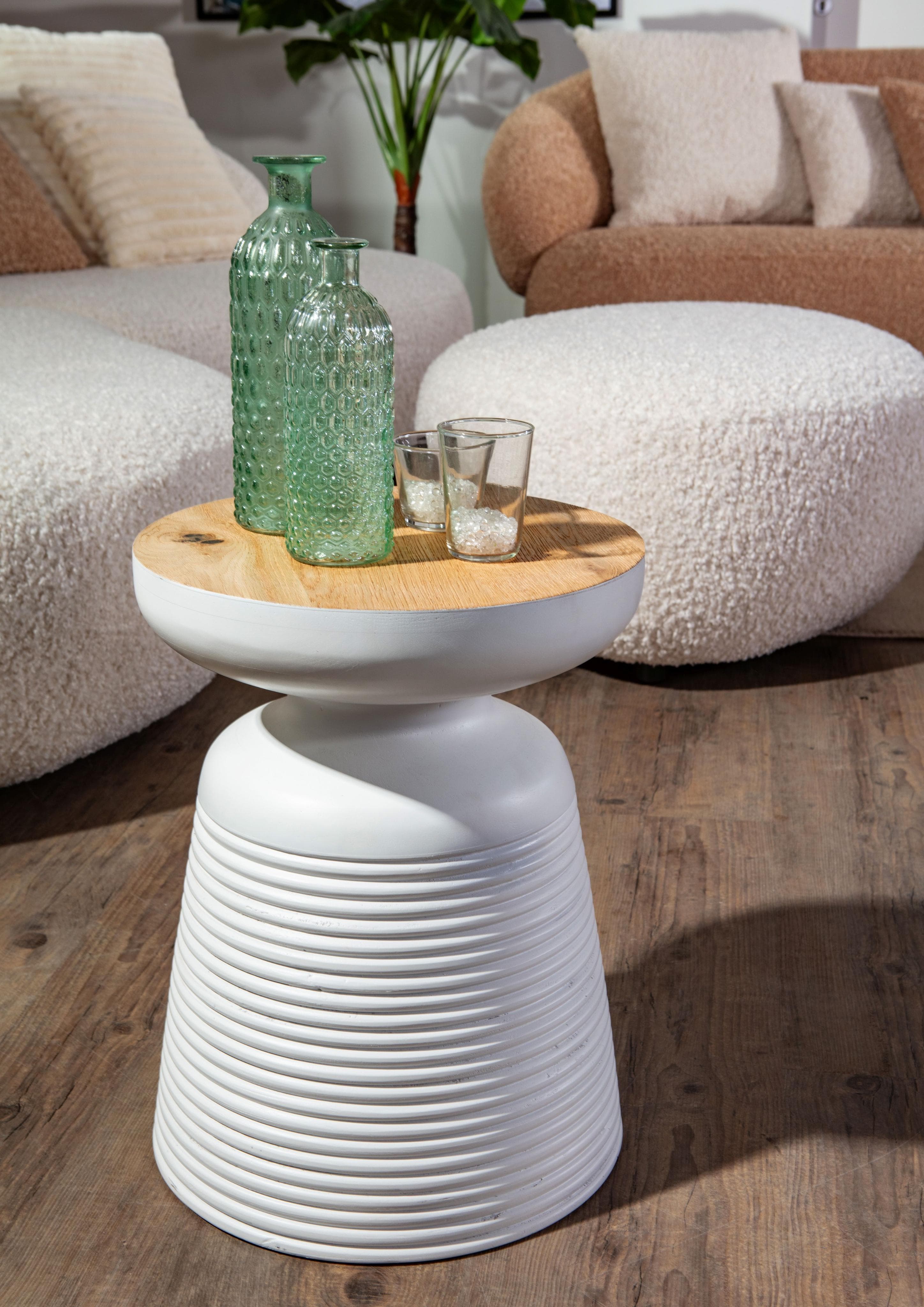 Gutmann Factory Beistelltisch: Moderner Echtholz-Tisch für Pflanzen