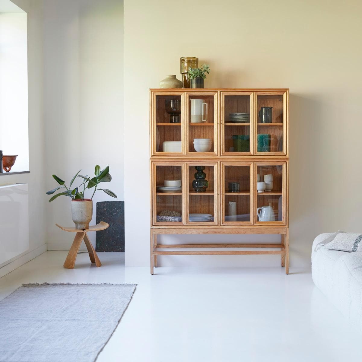 Tikamoon Doppelvitrine aus Mindiholz Massivholz 120 cm Geschirrschrank Buffet