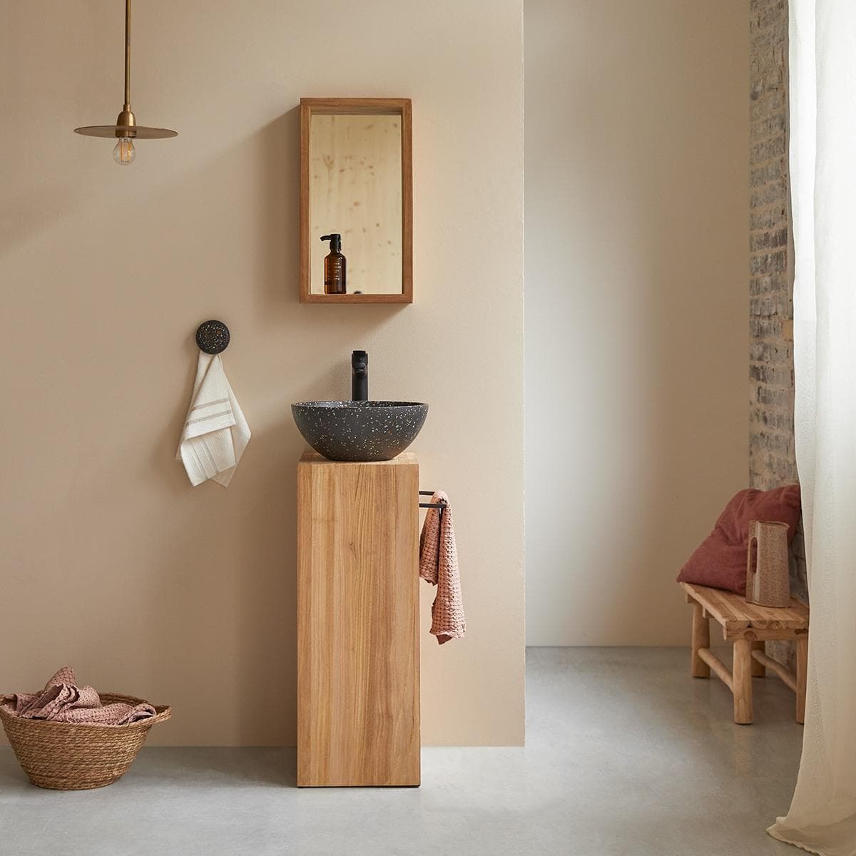 Tikamoon Waschtisch-Unterschrank Gästebad Teakholz Handtuchhalter