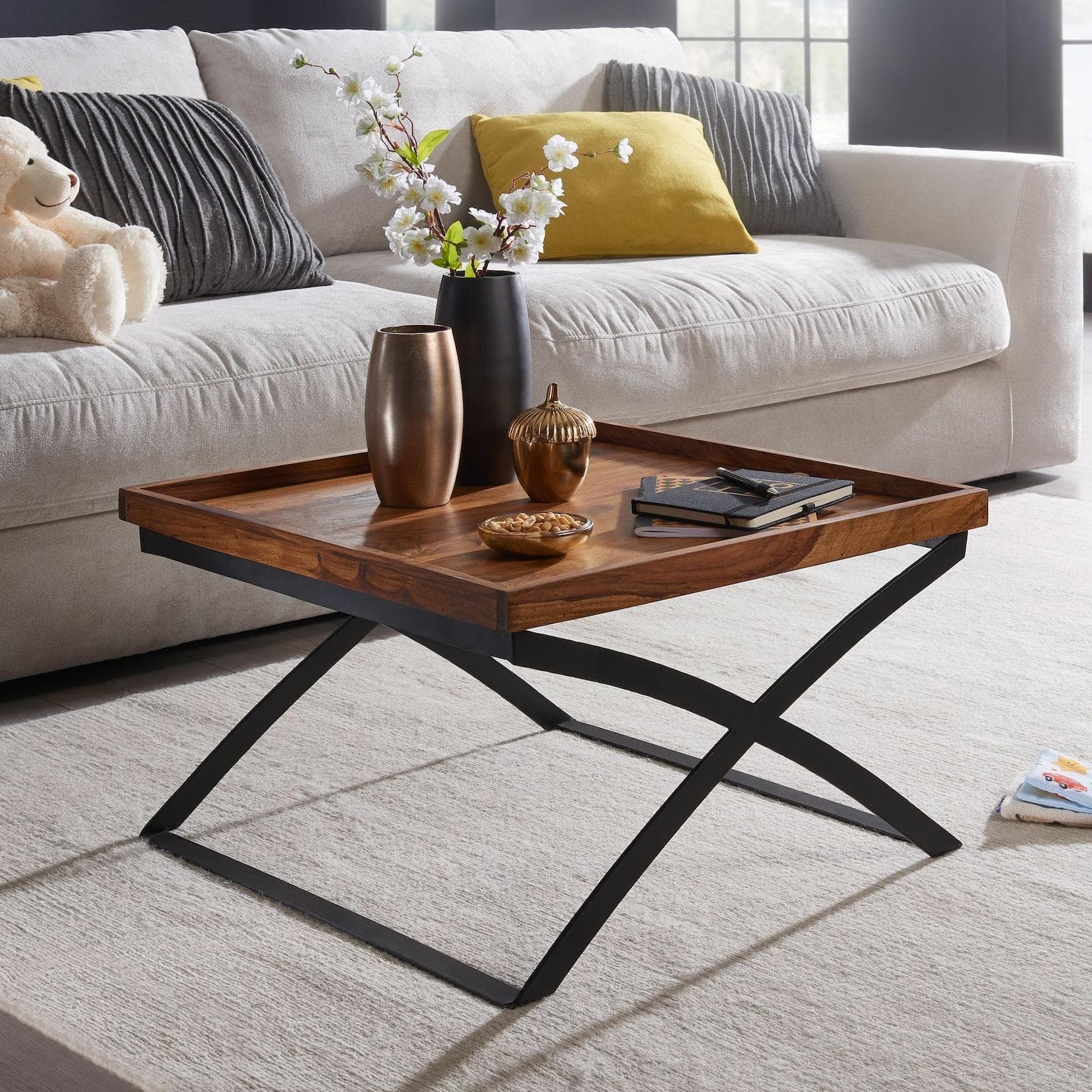 Couchtisch Industrial aus Massivholz