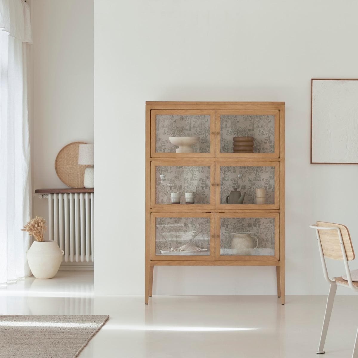 Tikamoon Eichenvitrine Tana Braun Eichenholz Vitrinenschrank