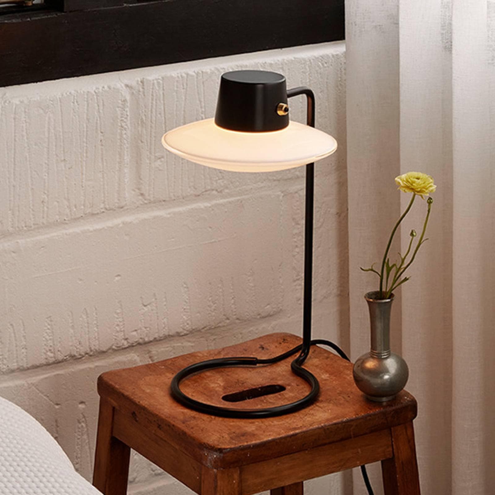 Louis Poulsen AJ Oxford Tischleuchte Opalglas 41 cm