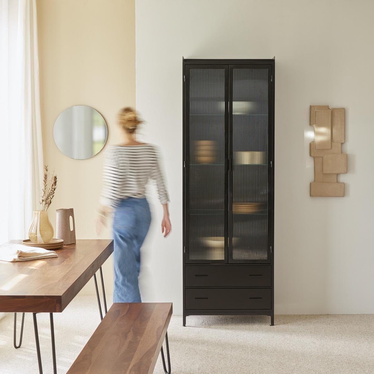 Tikamoon Hoher Vitrinenschrank Emil Schwarz Metall Glas