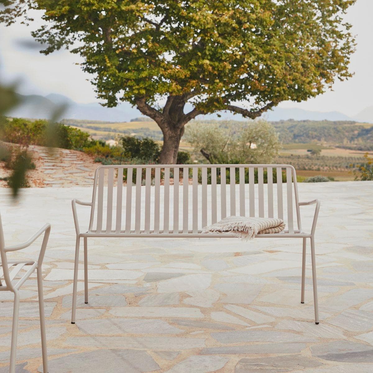 Tikamoon Gartenbank Gaby Cream - Metall, 2-Sitzer, Outdoor