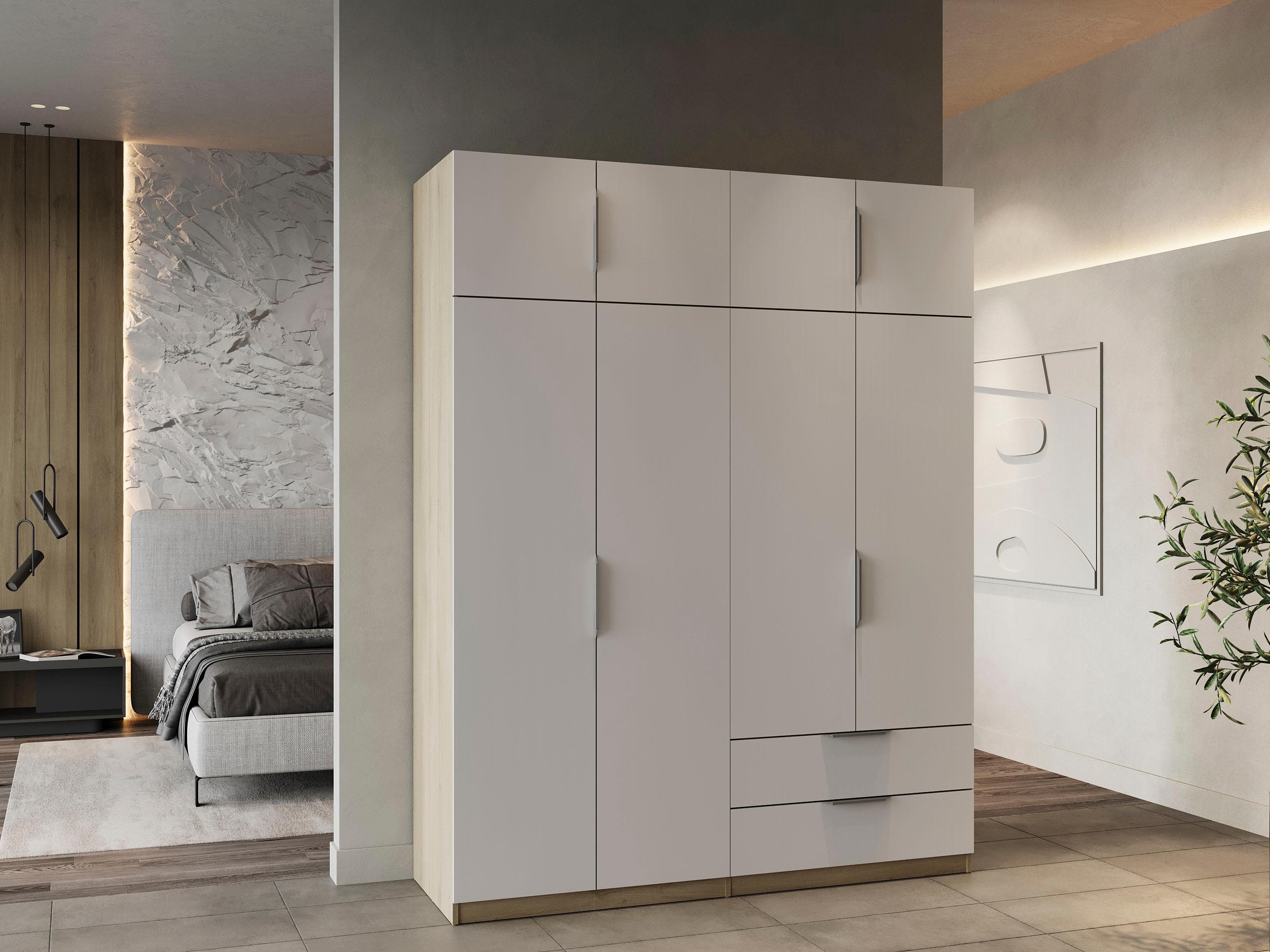 Drehtürenschrank mit viel Stauraum und Innenausstattung