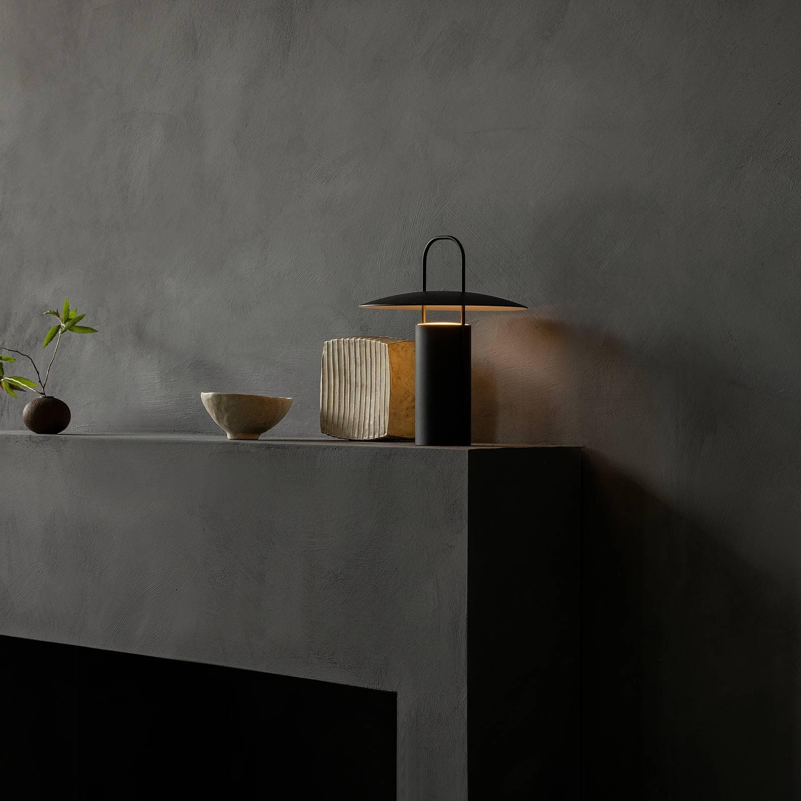 Moderne LED-Tischleuchte aus Aluminium