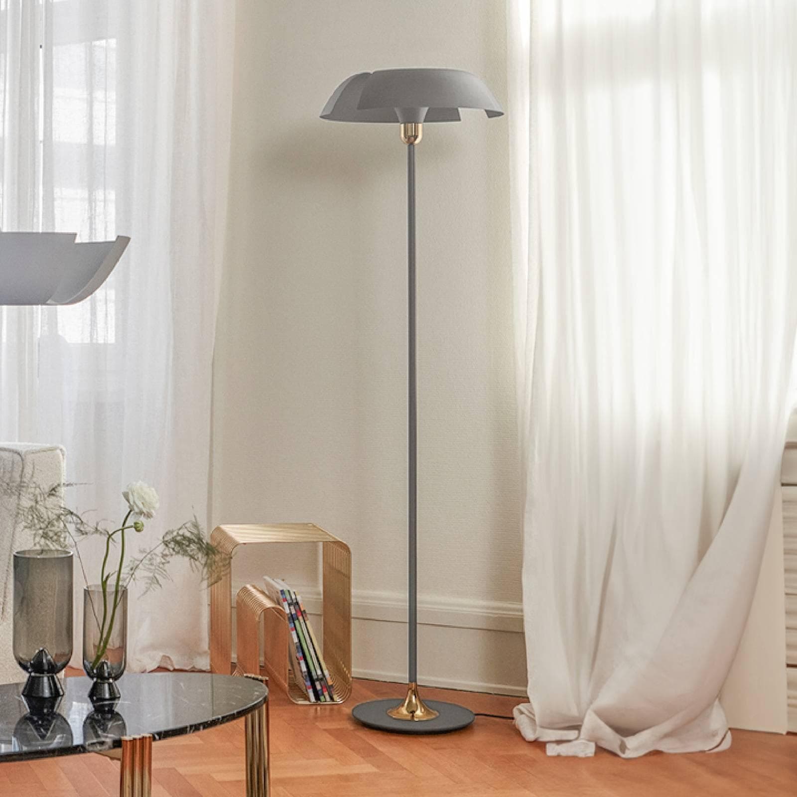 AYTM Stehleuchte Cycnus Taupe Eisen 160 cm