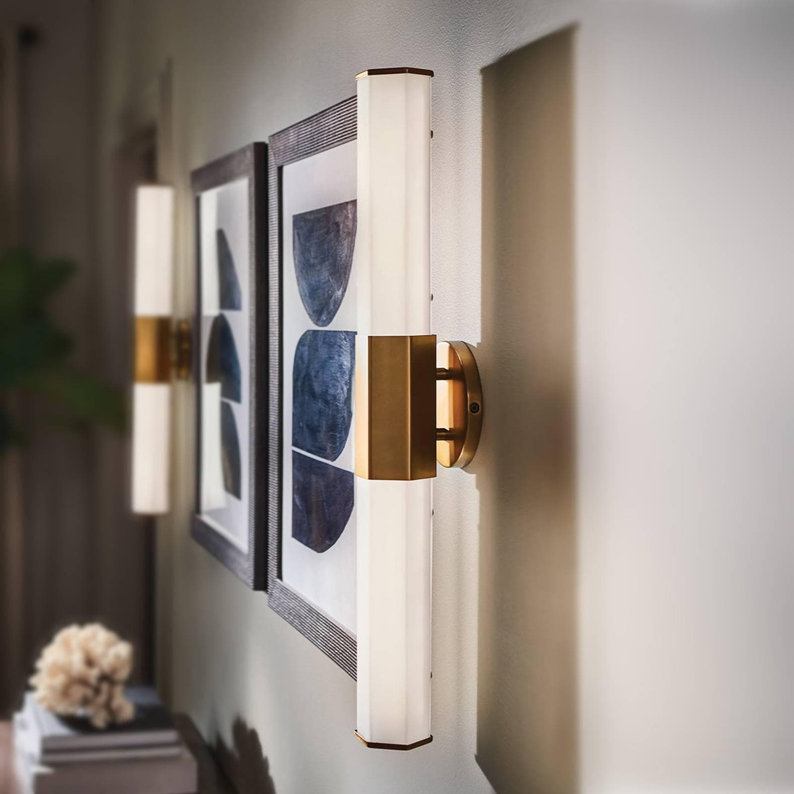 LED-Bad-Wandlampe Facet Dual Messing 2-flg. 66 cm