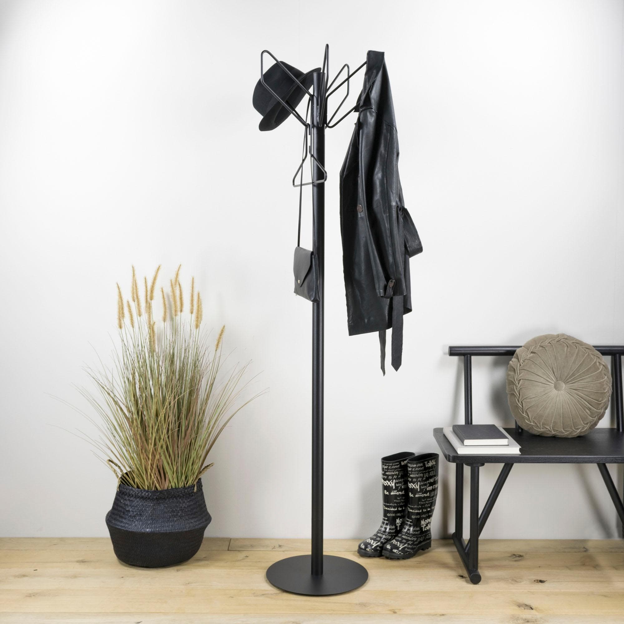 SPINDER DESIGN Garderobenständer Fly Schwarz Metall