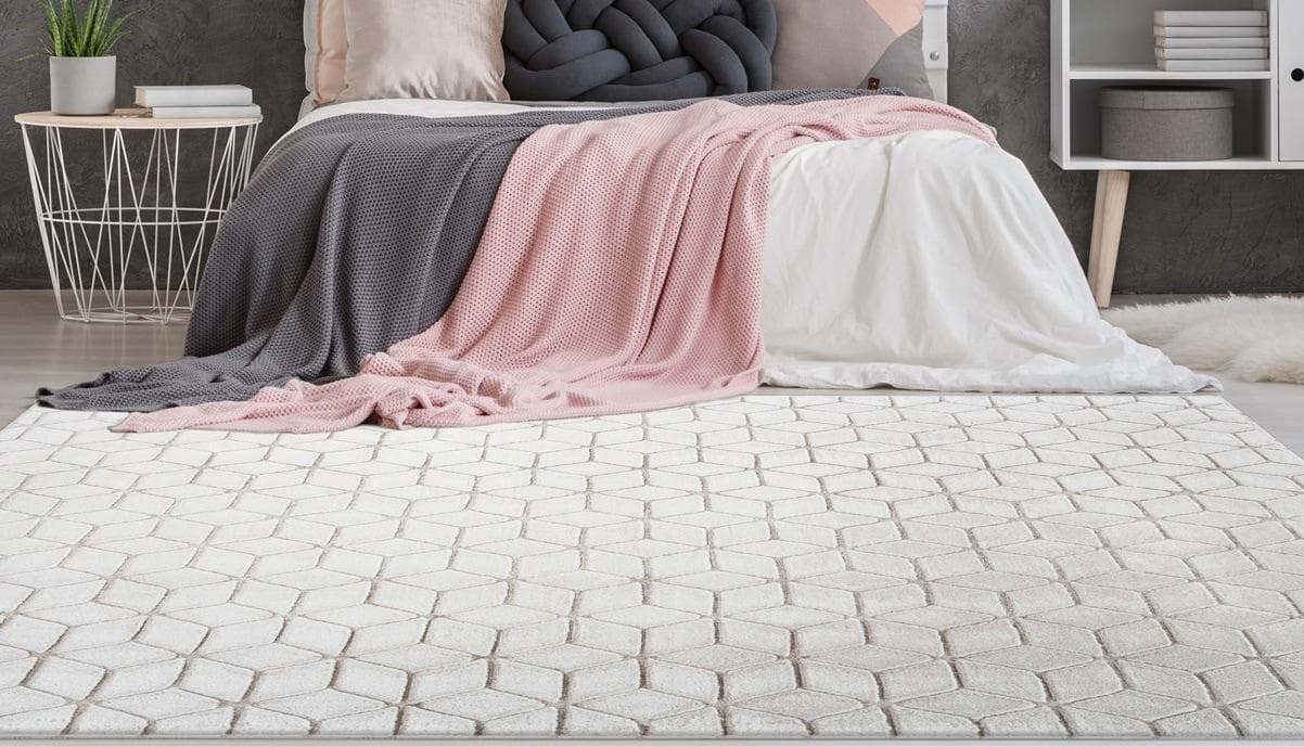 Hochwertiger Teppich in Taupe und Weiß mit Hoch-Tief-Effekt