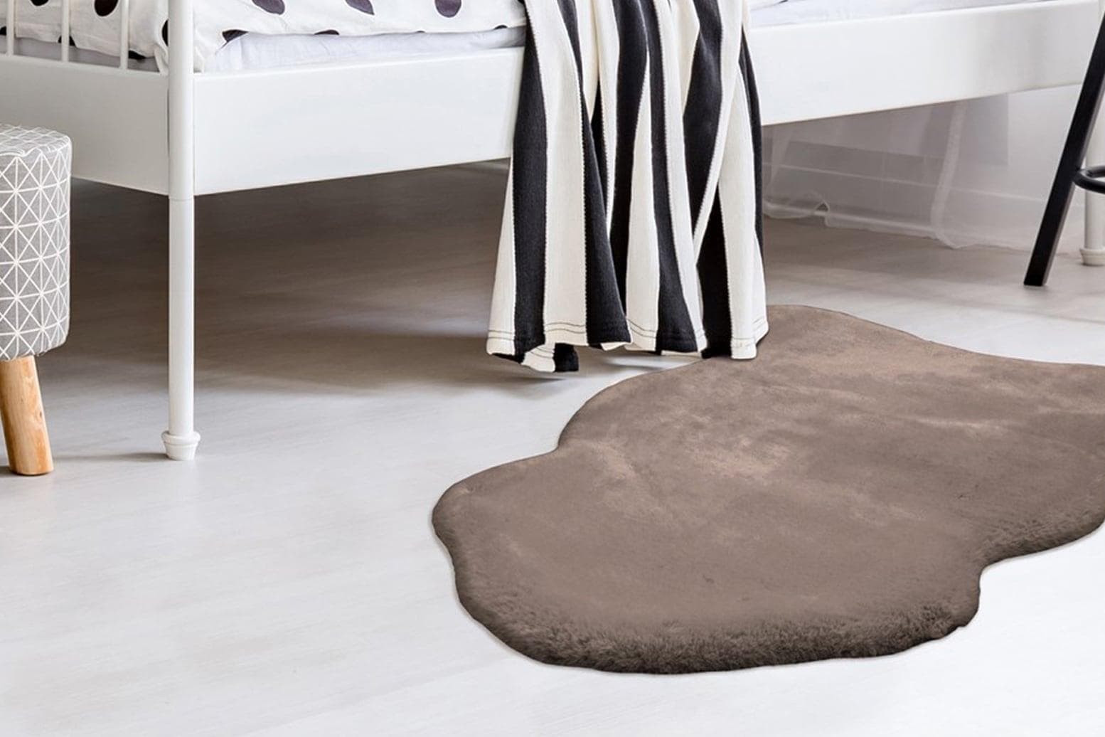 Padiro Fellteppich Rabbit Light Sheepskin: Weiches Kuschelteppich-Imitat