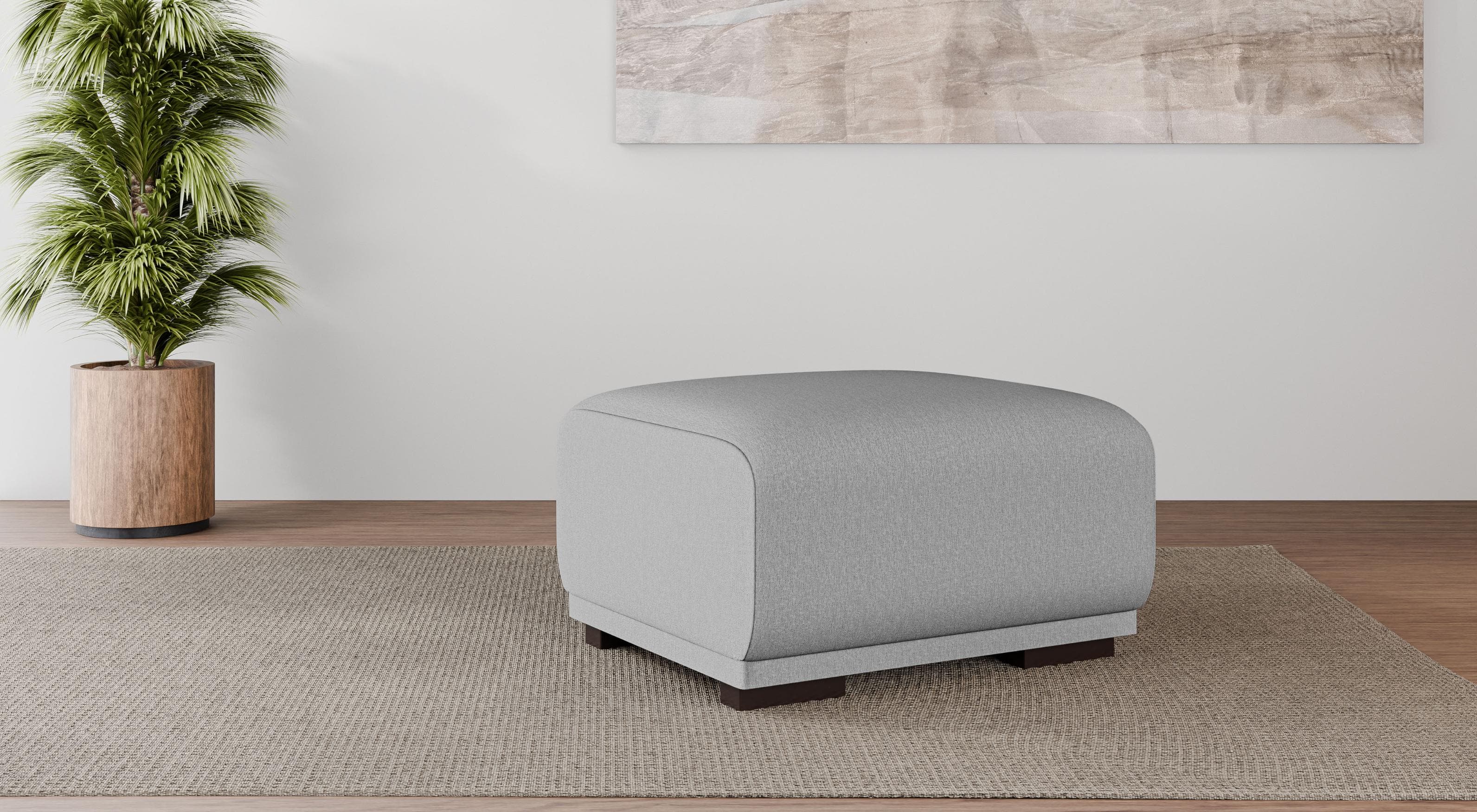 Kompakter Polsterhocker in Bornholm-Design