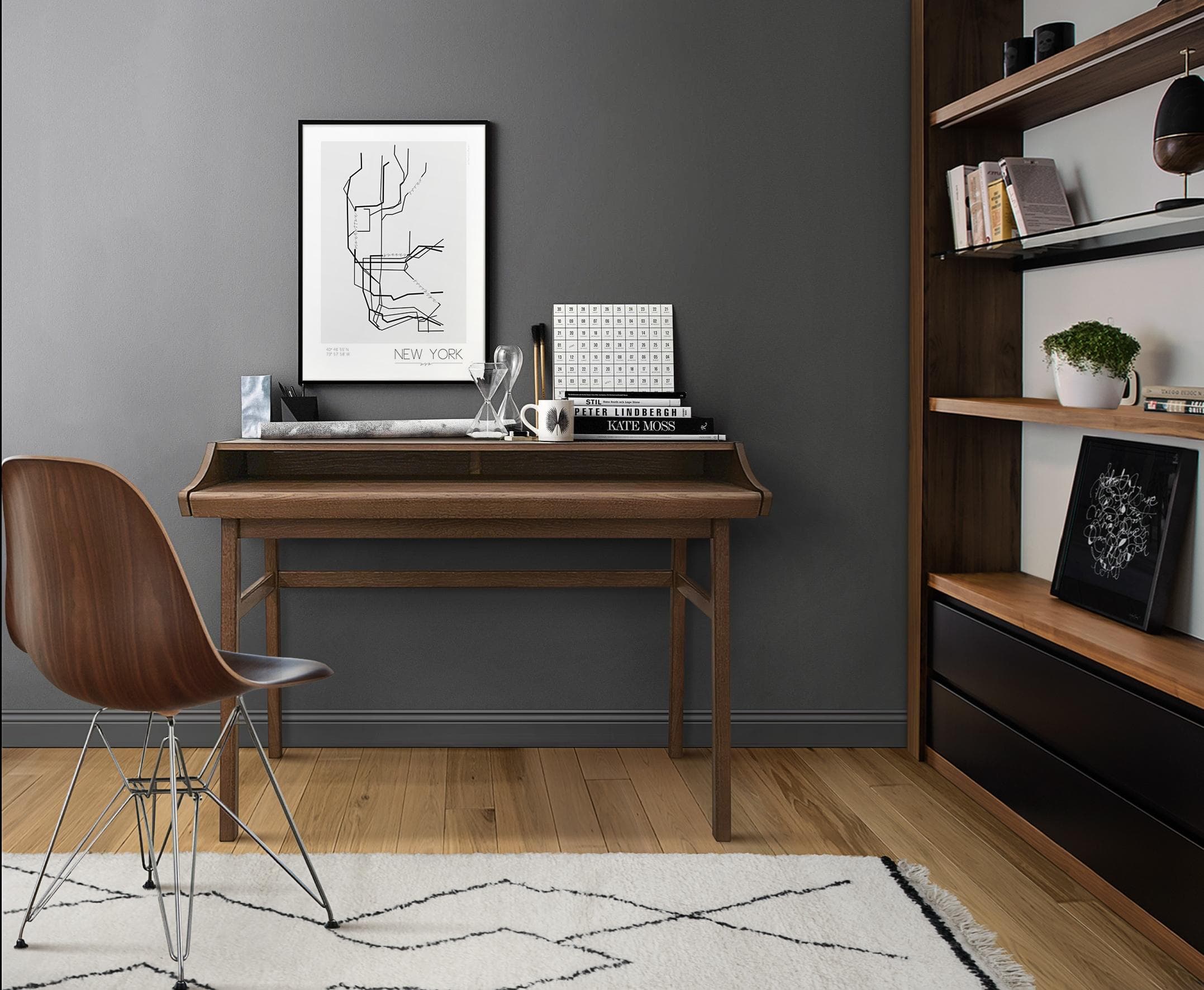 Edler Schreibtisch aus Nussbaumholzfurnier mit Massivholzgestell