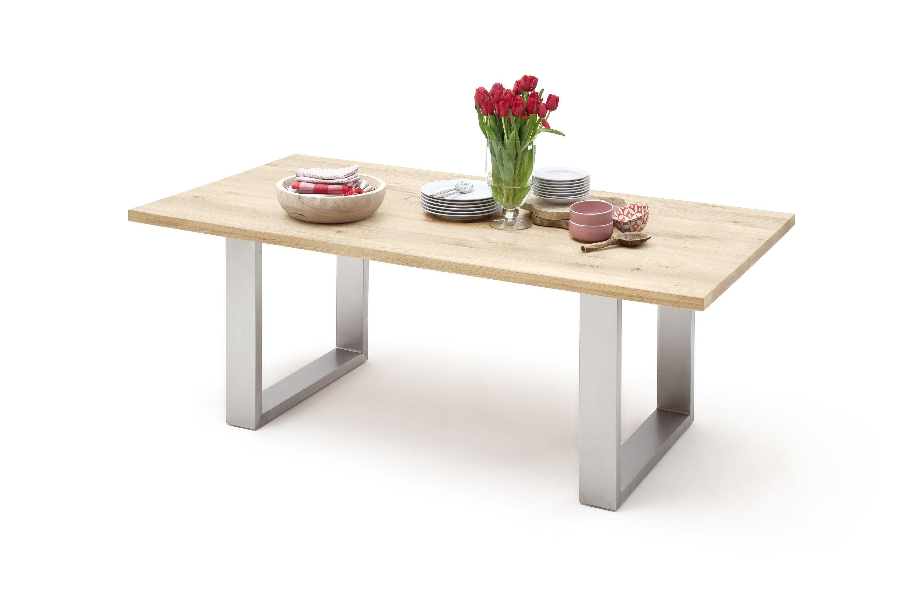 Massiver Esstisch aus Balkeneiche mit Baumkante oder gerader Kante