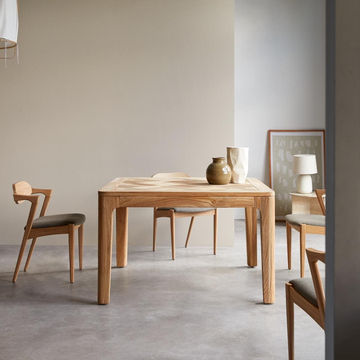 Esstisch Ruth aus massivem, recyceltem Teakholz 120x120