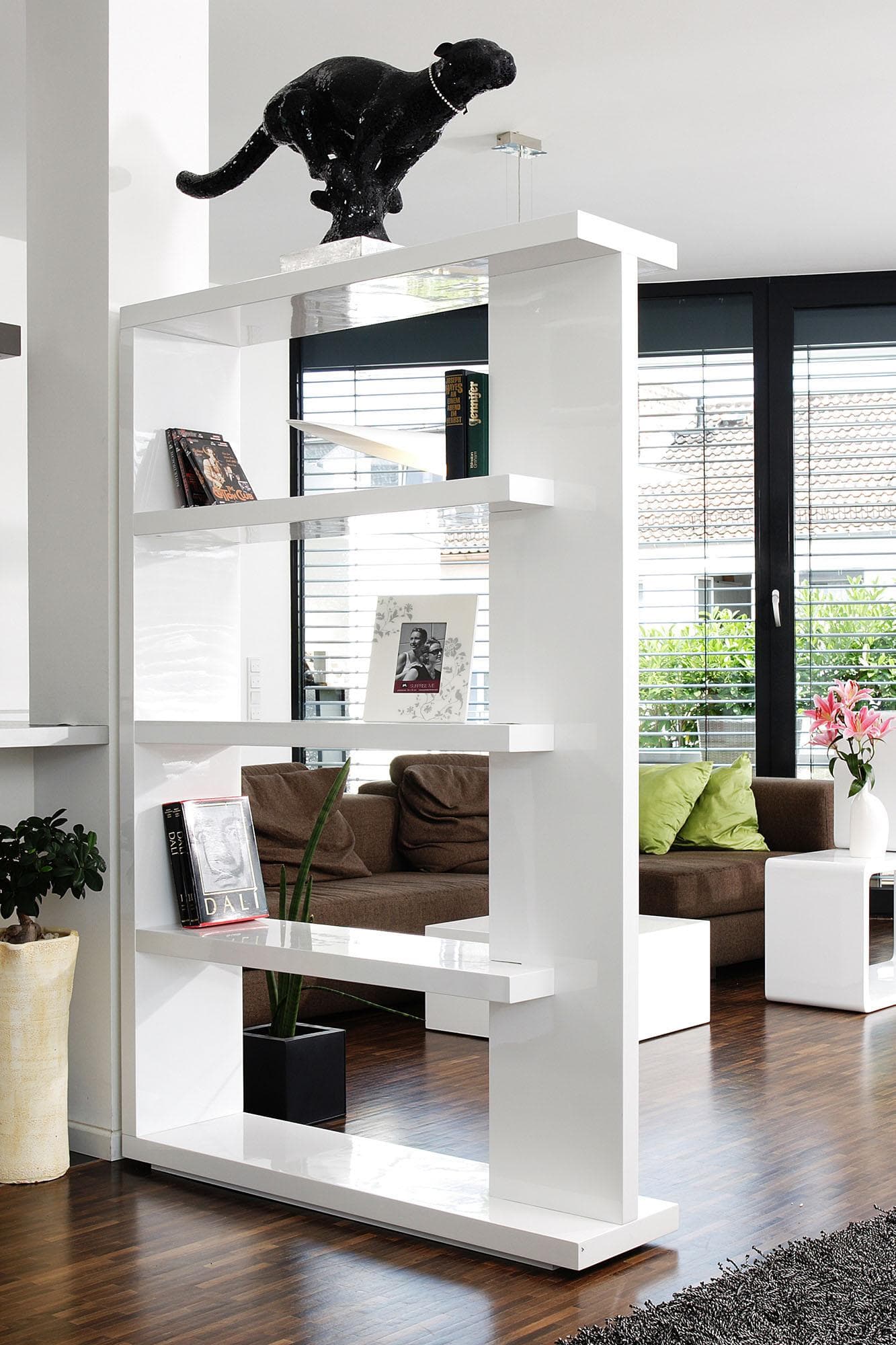 Raumteiler Regal - Praktische Aufbewahrung & Stilvolle Raumgestaltung