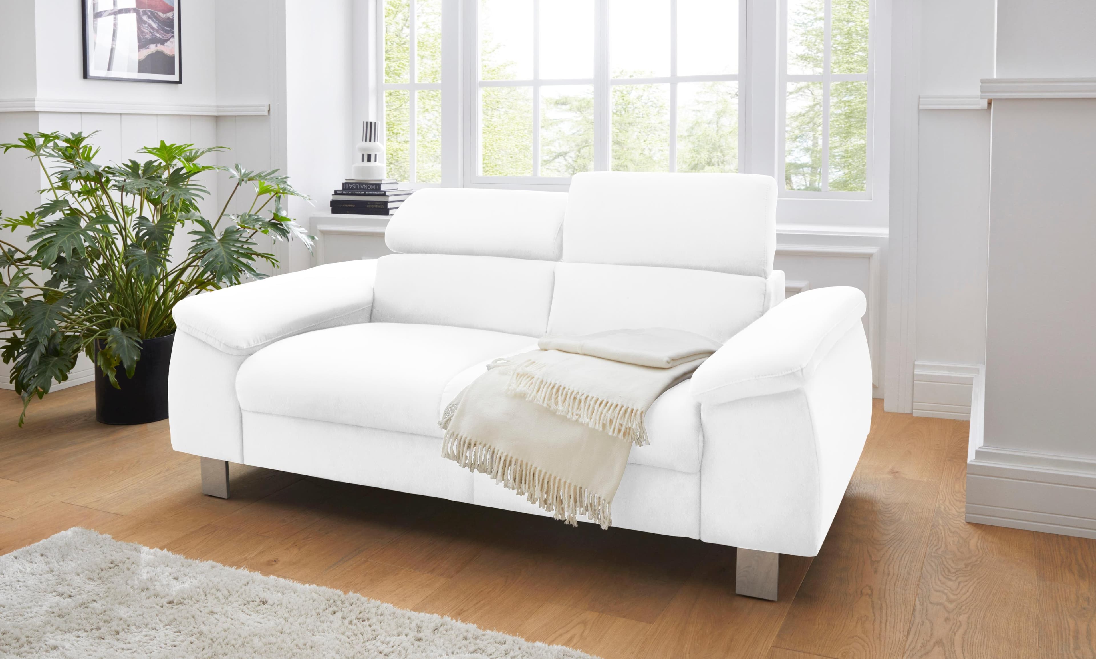 2-Sitzer Sofa mit verstellbaren Kopfteilen und modernen Chromfüßen