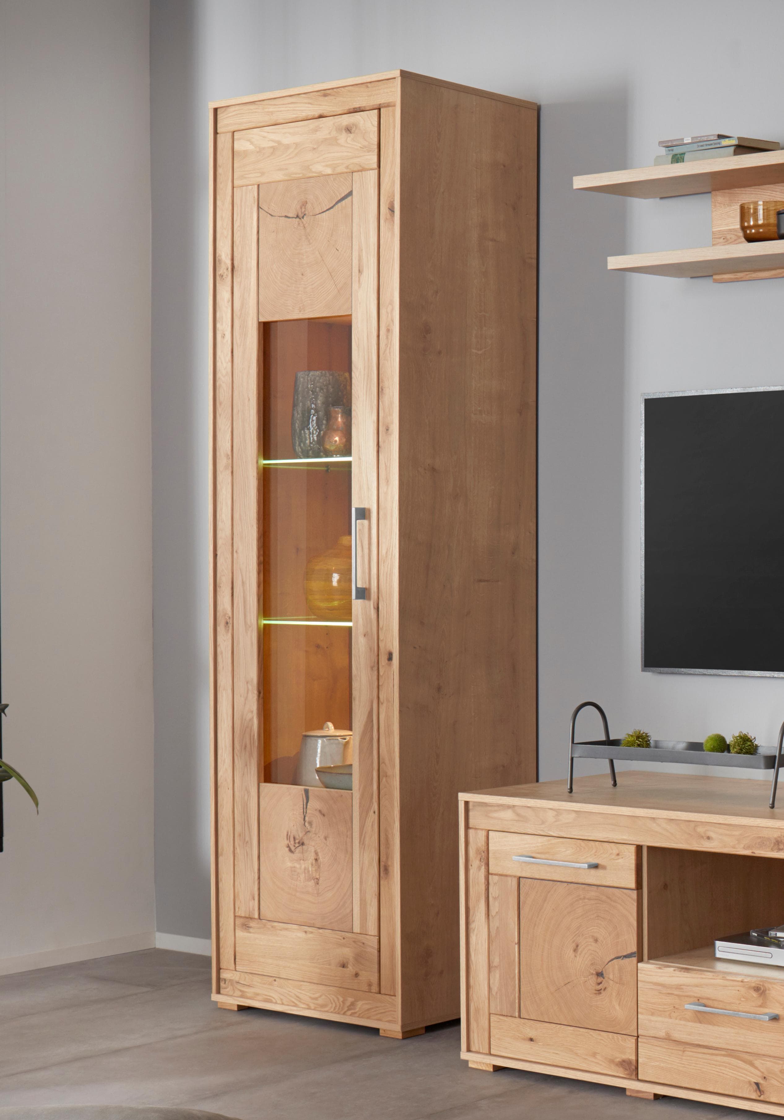 VOGL Möbelfabrik Vitrine mit Dekorativem Rahmen - Modern & Rustikal