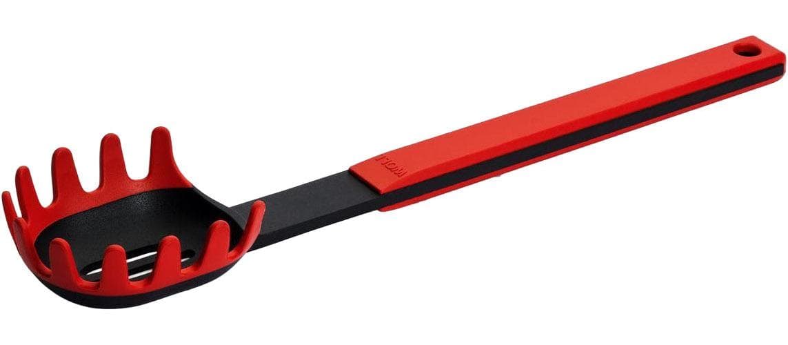 Praktischer Kochlöffel aus Kunststoff und Silikon in Rot