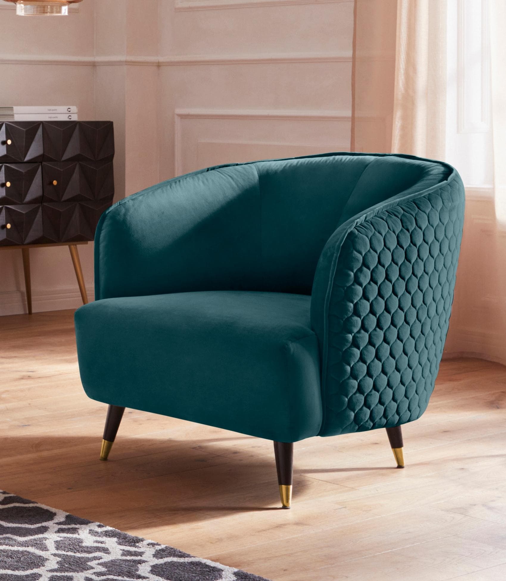 Cocktailsessel mit eleganter Steppung