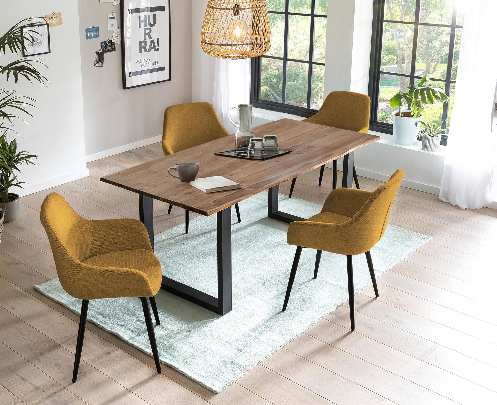 SalesFever Essgruppe: Nussbaum Tisch & Gelbe Stühle mit Metallgestell