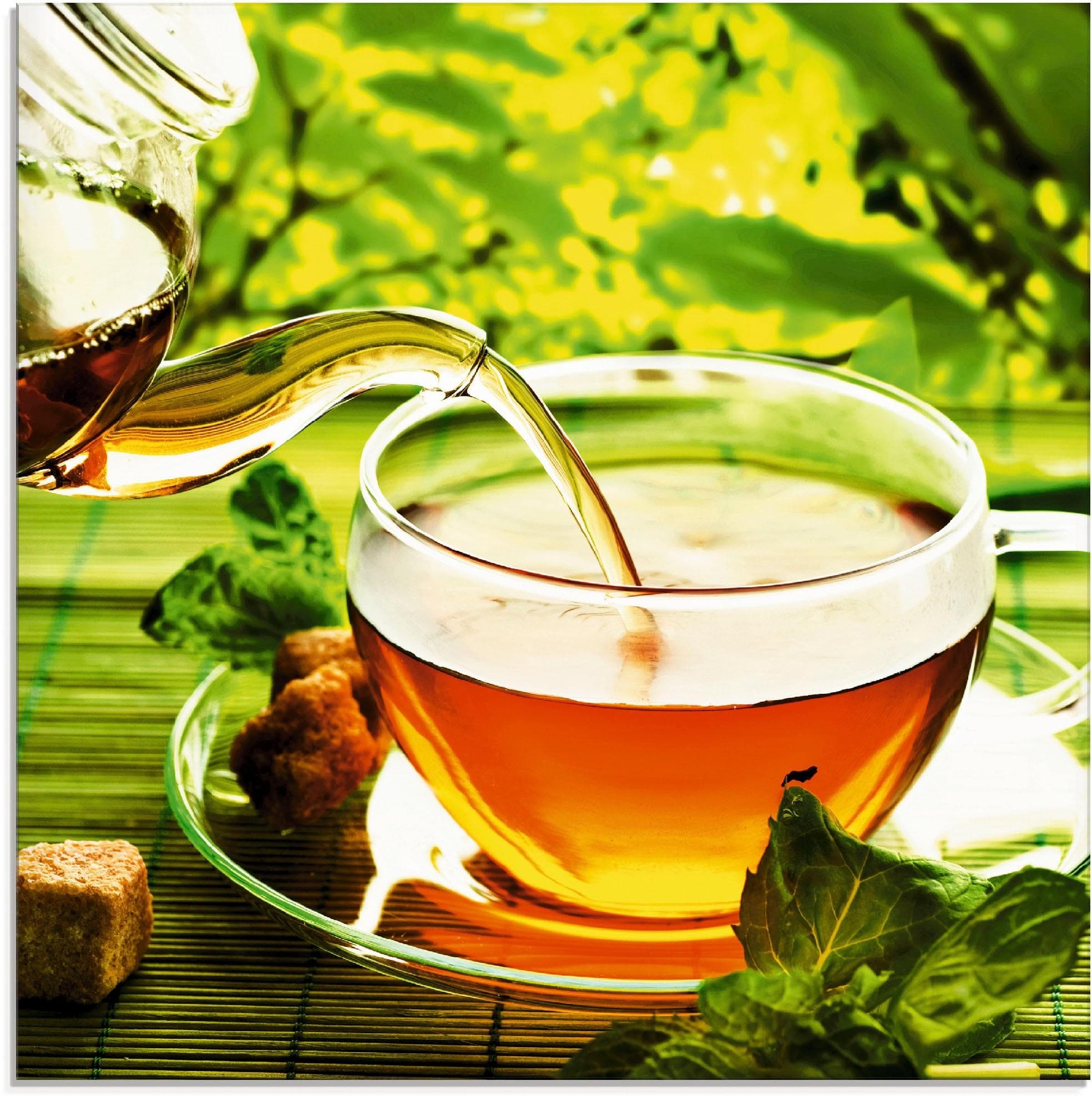 Glasbild ARTLAND "Ausgießen eines Gesundheitstees" Grün