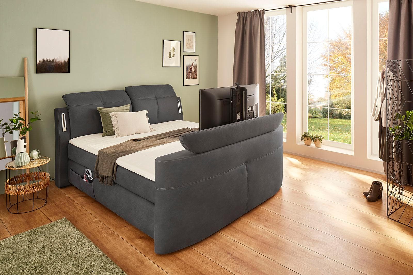 Elektrisches Boxspringbett mit TV-Lift und verstellbaren Kopfstützen