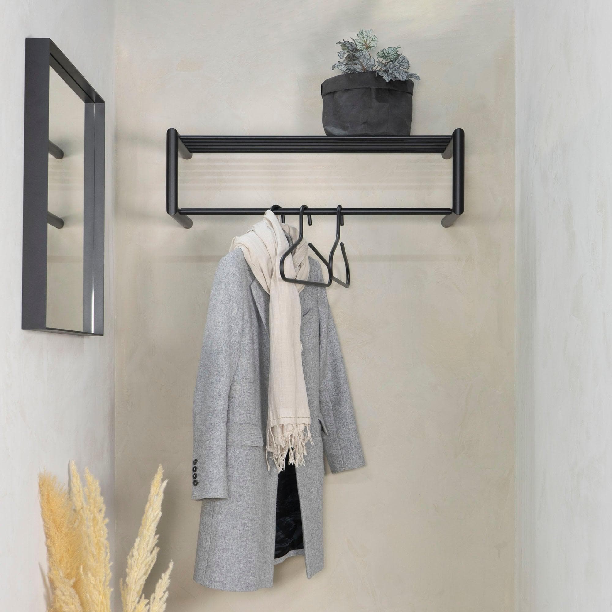 SPINDER DESIGN Garderobenleiste SMOOTH Schwarz Stahl Wandgarderobe
