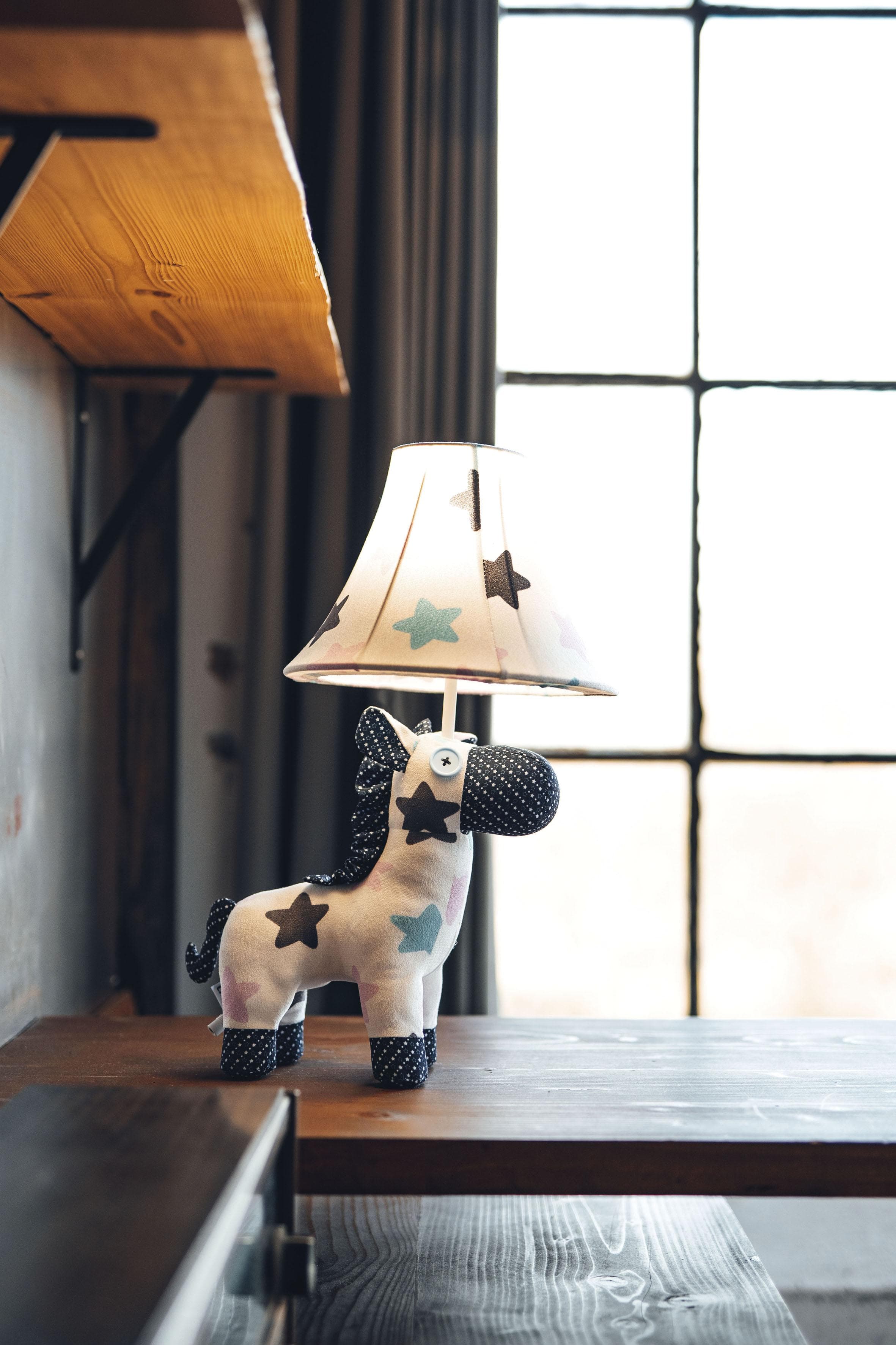 HAPPY LAMPS LED Tischleuchte "Finn das Pferd" Bunt Metall Textil