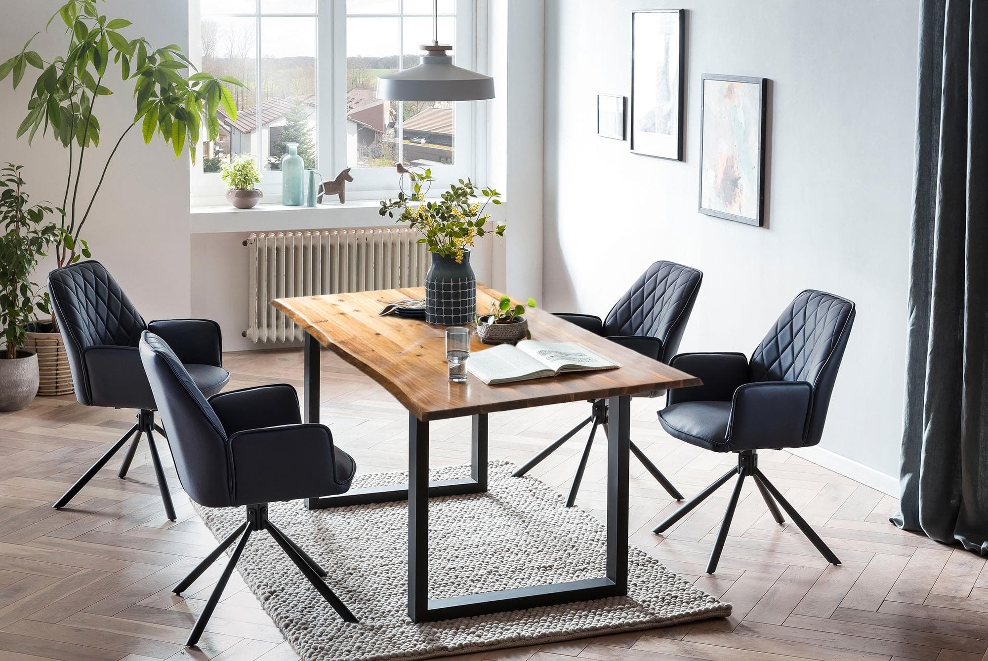 Essgruppe SALESFEVER Esszimmergruppe Stilvolles Ensemble Drehfunktion Massivholz Metall Polyester