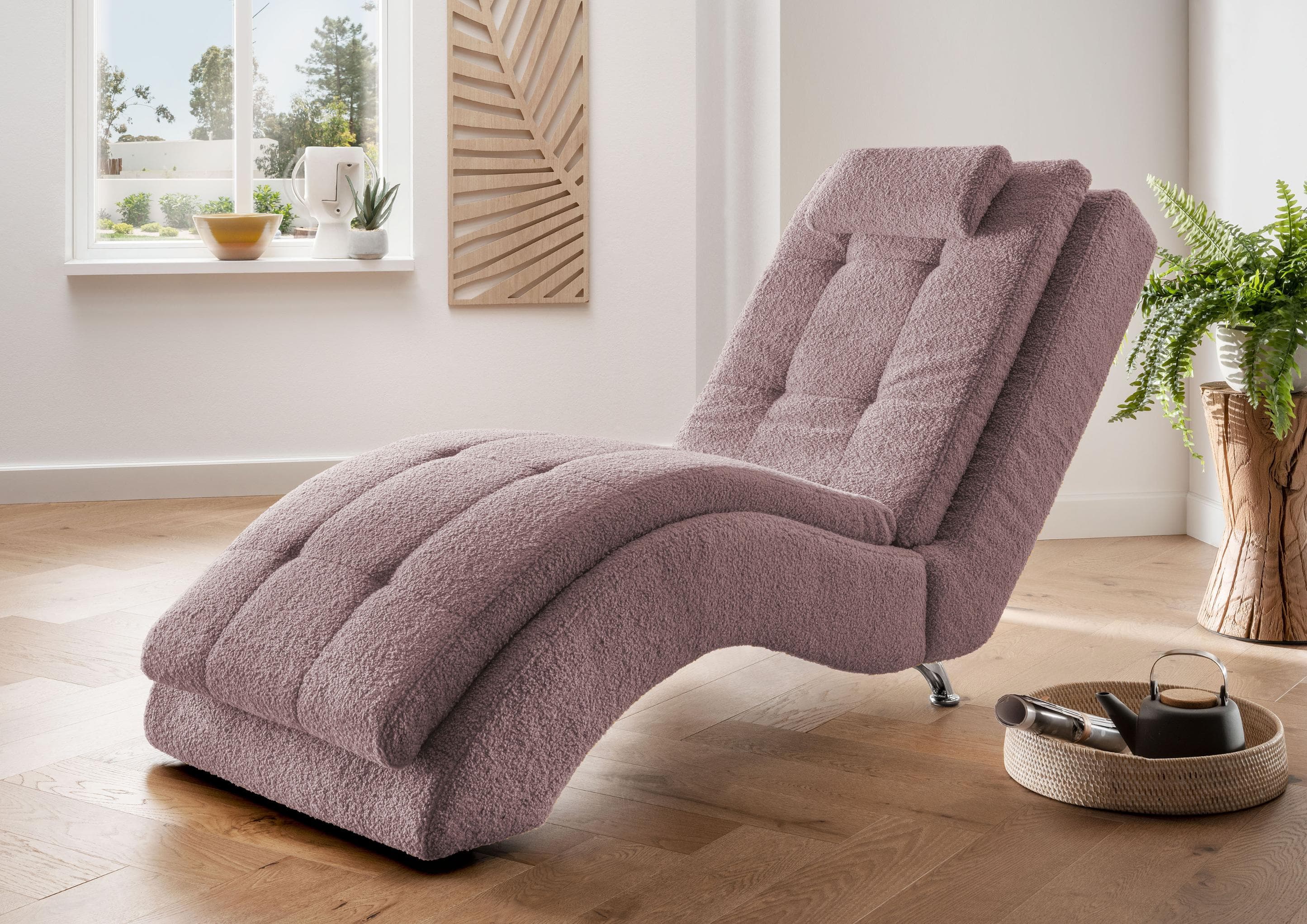 Relaxliege mit Kopfkissen und Mattenoptik