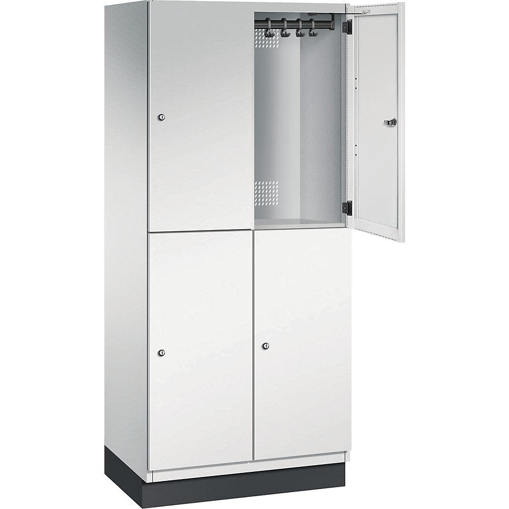 C+P Doppelstockspind Cambio auf Sockel, 4 Fächer, Stahl-Garderobenschrank
