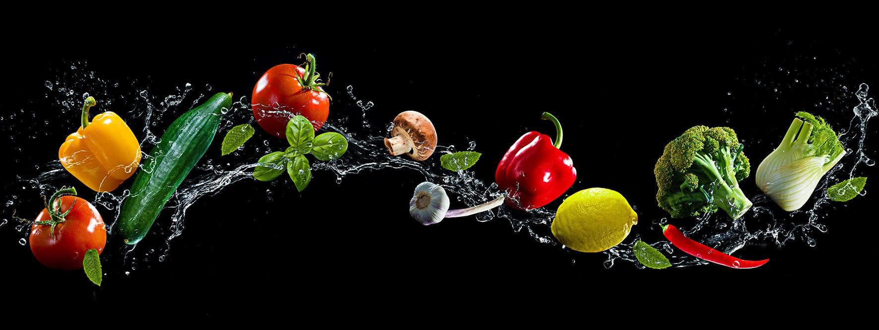 Glasbild FLYING VEGETABLES Mehrfarbig Pro Art