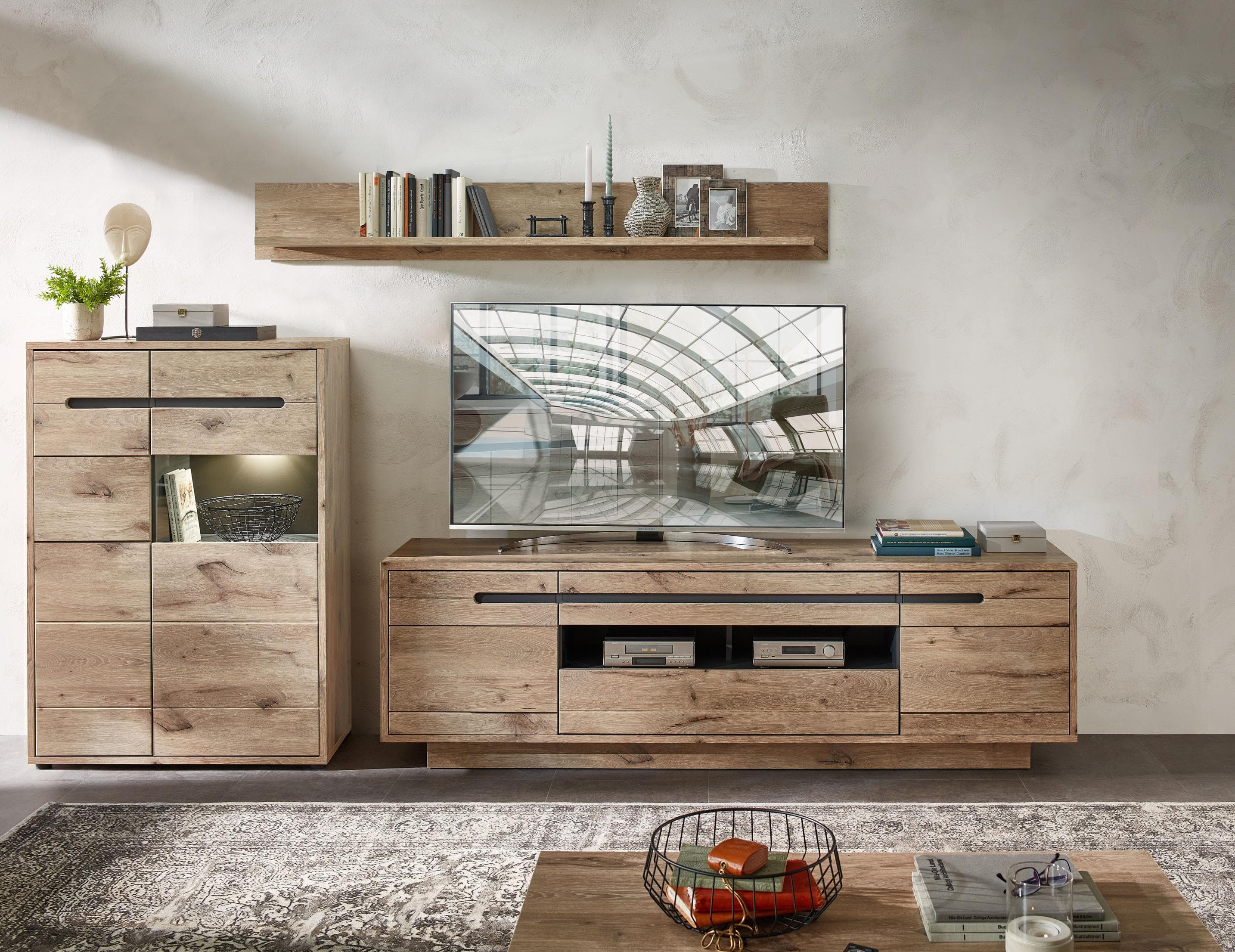 Moderne Wohnwand mit LED-Beleuchtung in Viking Oak Dekor