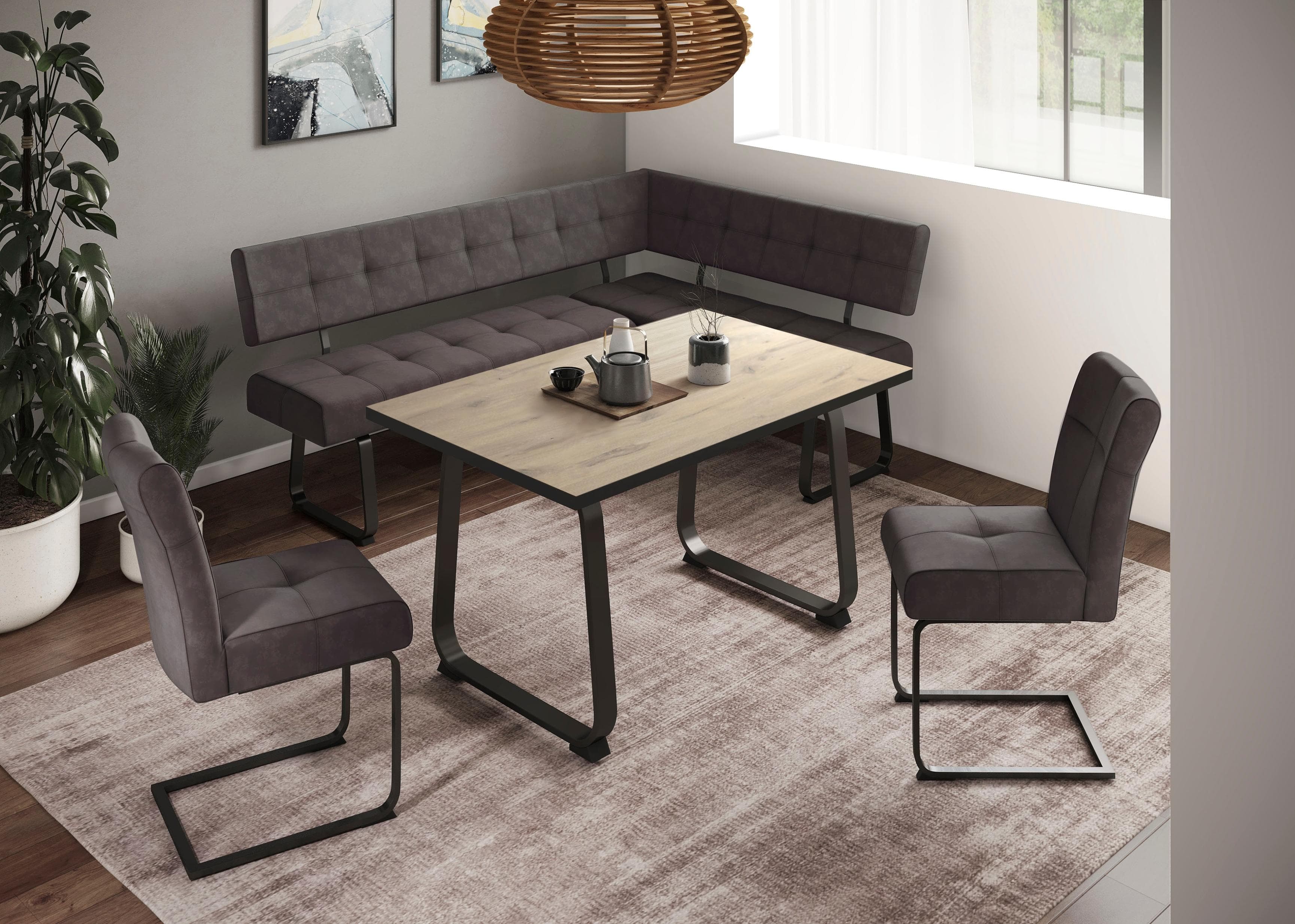 Komfortable Essgruppe mit Kufentisch und Federkorb-Sitzmöbeln