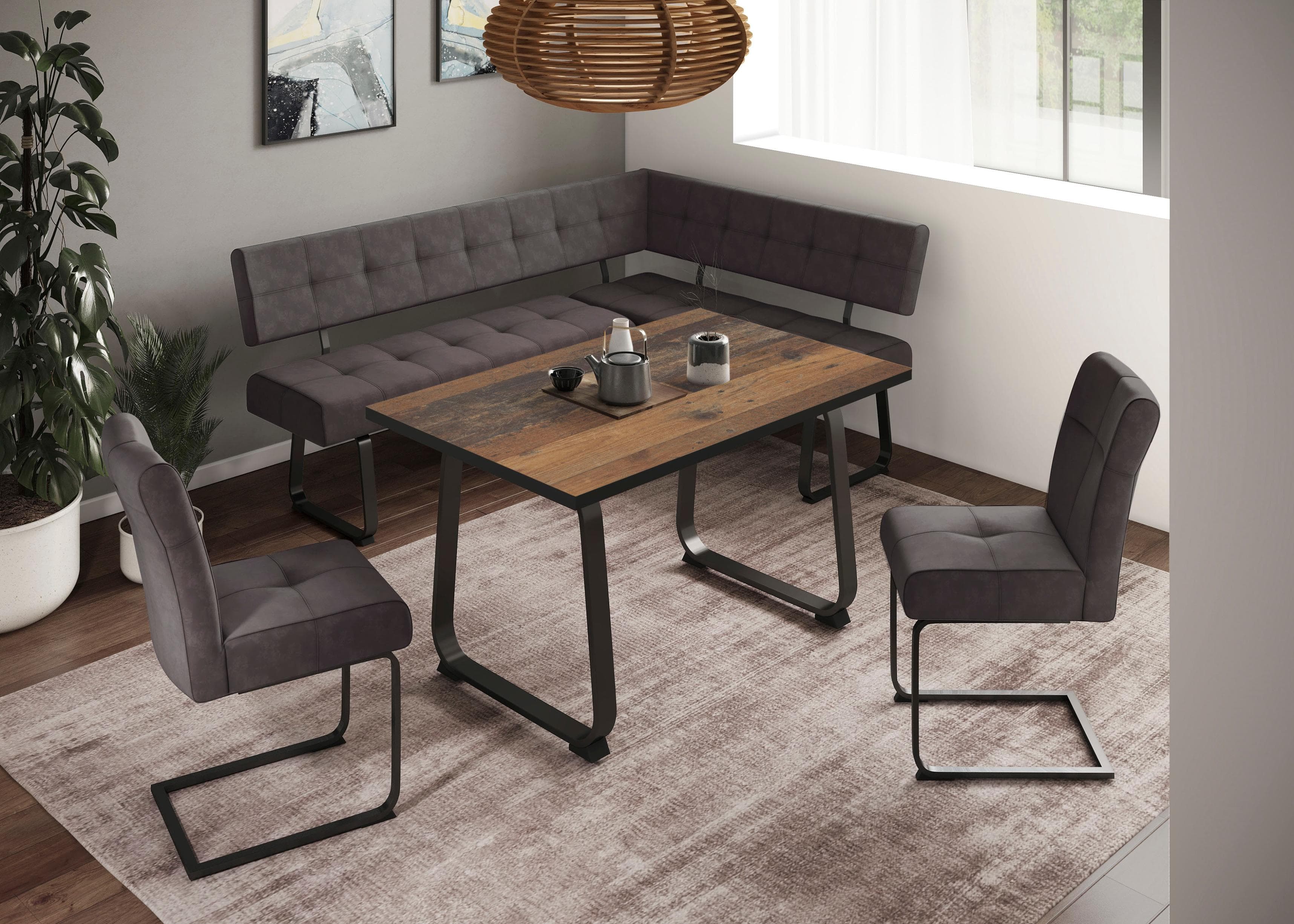 Komfortable Essgruppe mit Kufentisch und Federkorb-Sitzmöbeln