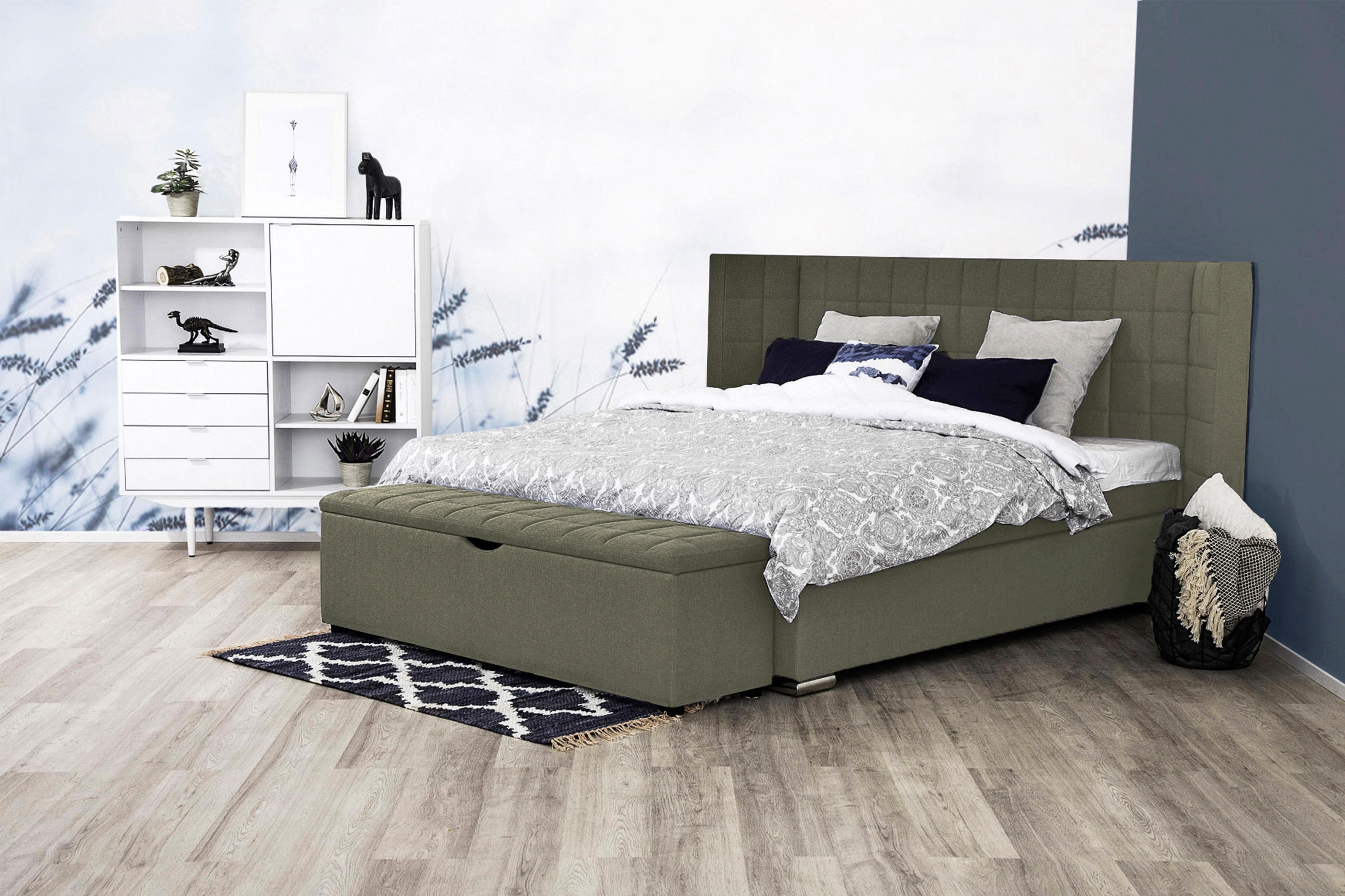 Boxspringbett mit eleganter Steppung und geflügeltem Kopfteil