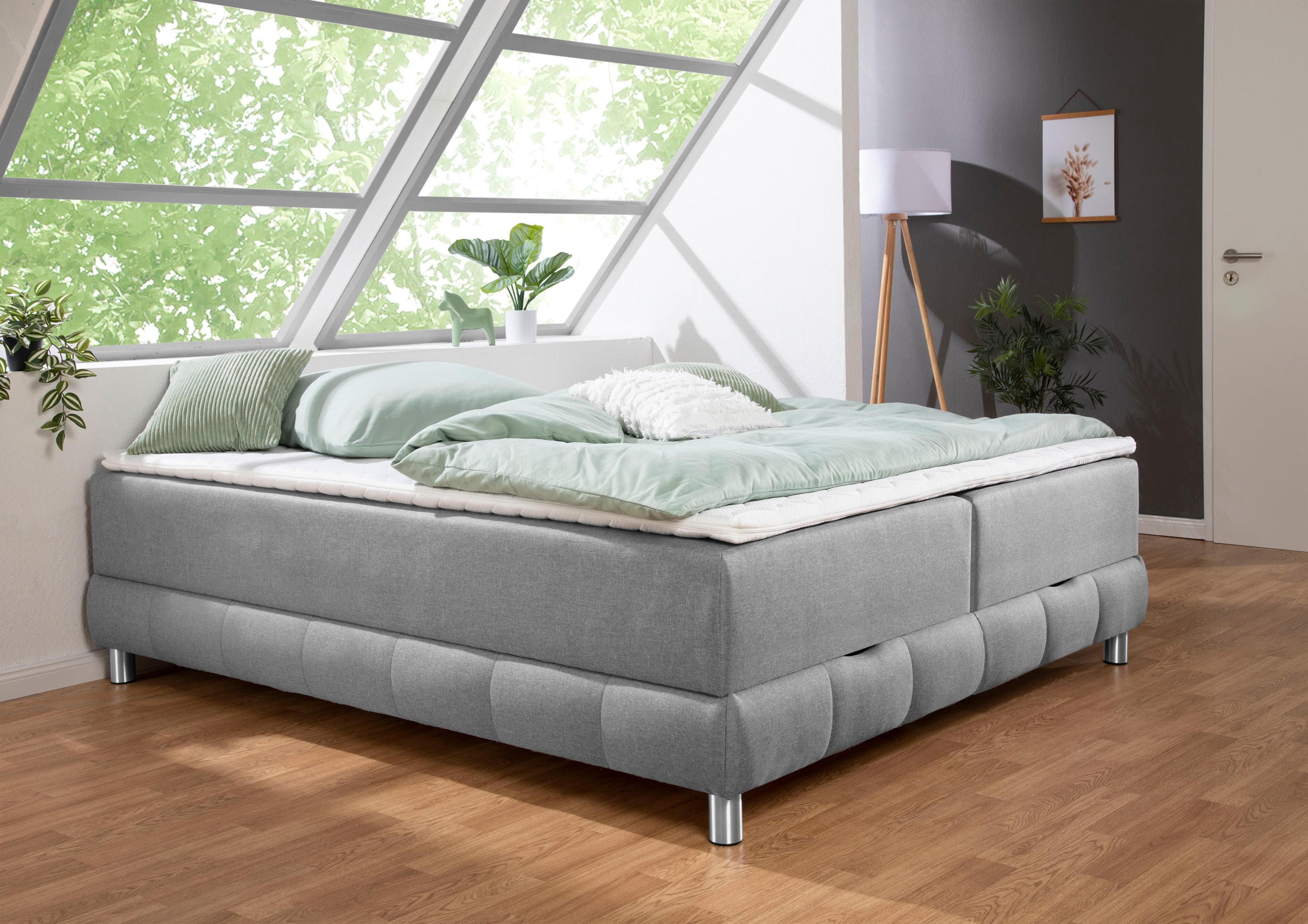 Boxspringbett für Dachschrägen mit Bettkasten & Topper
