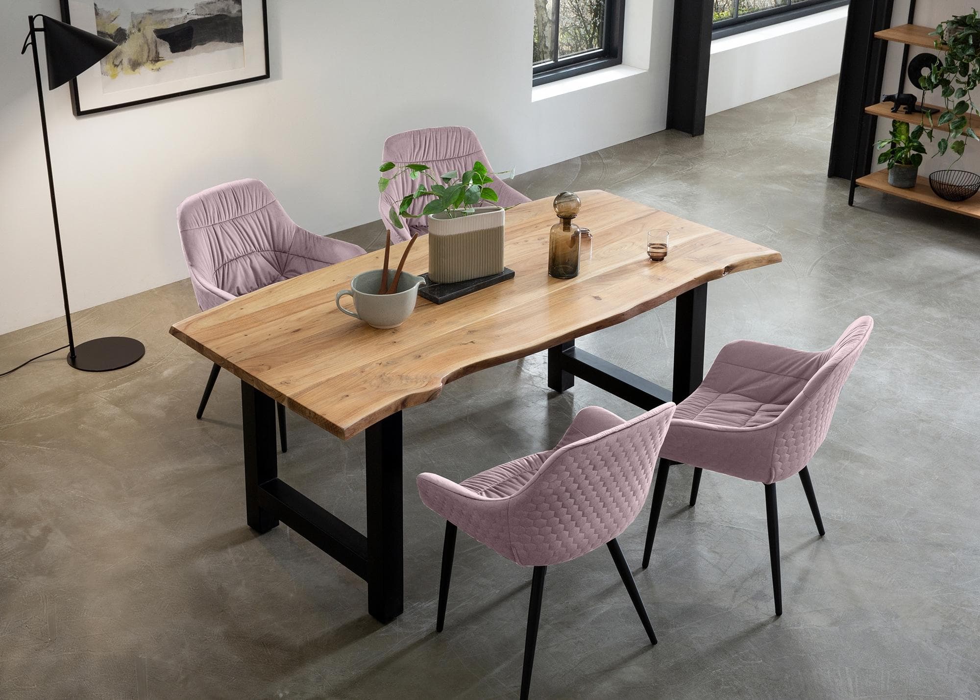 SalesFever Essgruppe Massivholz Set mit 4 Stühlen in Rose und Schwarz