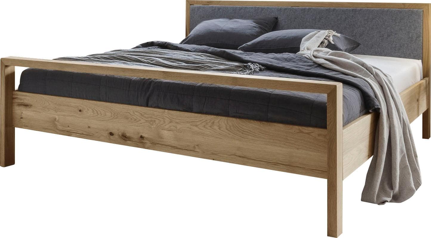Massivholzbett mit gepolstertem Eichenkopfteil