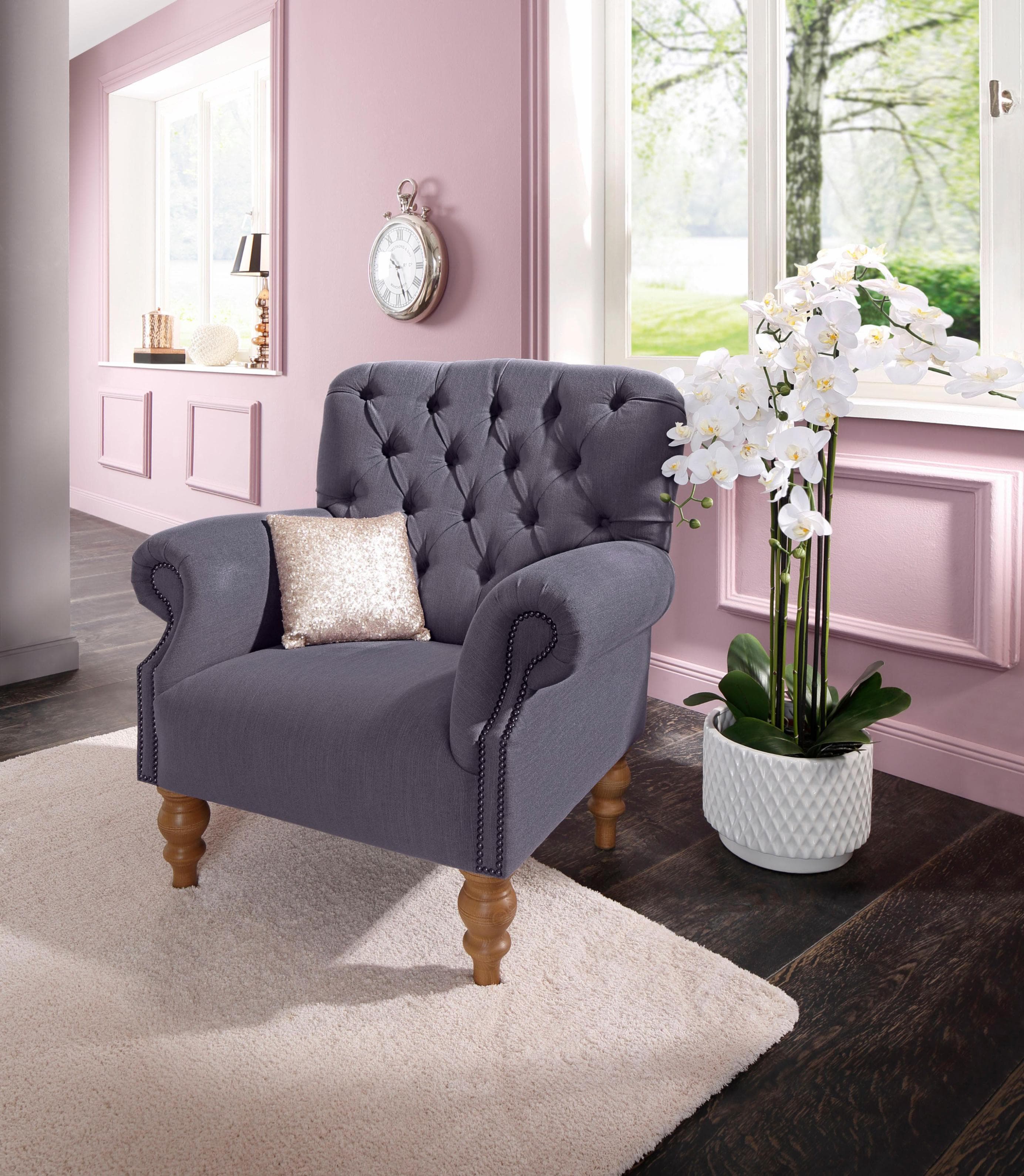 Chesterfield Sessel mit Knopfheftung und Ziernägeln