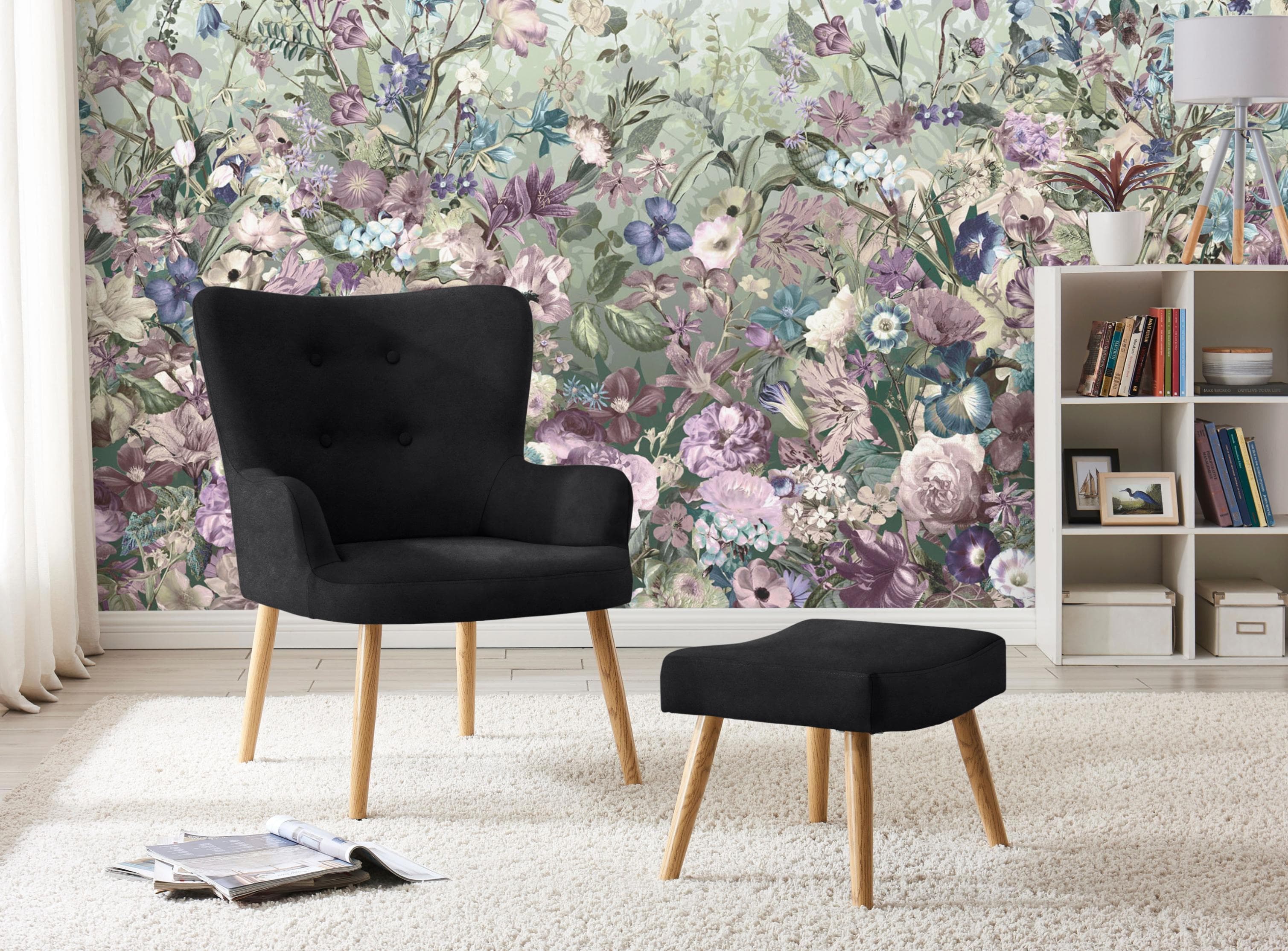 Gemütlicher Ohrensessel mit Hocker in verschiedenen Bezugsmaterialien