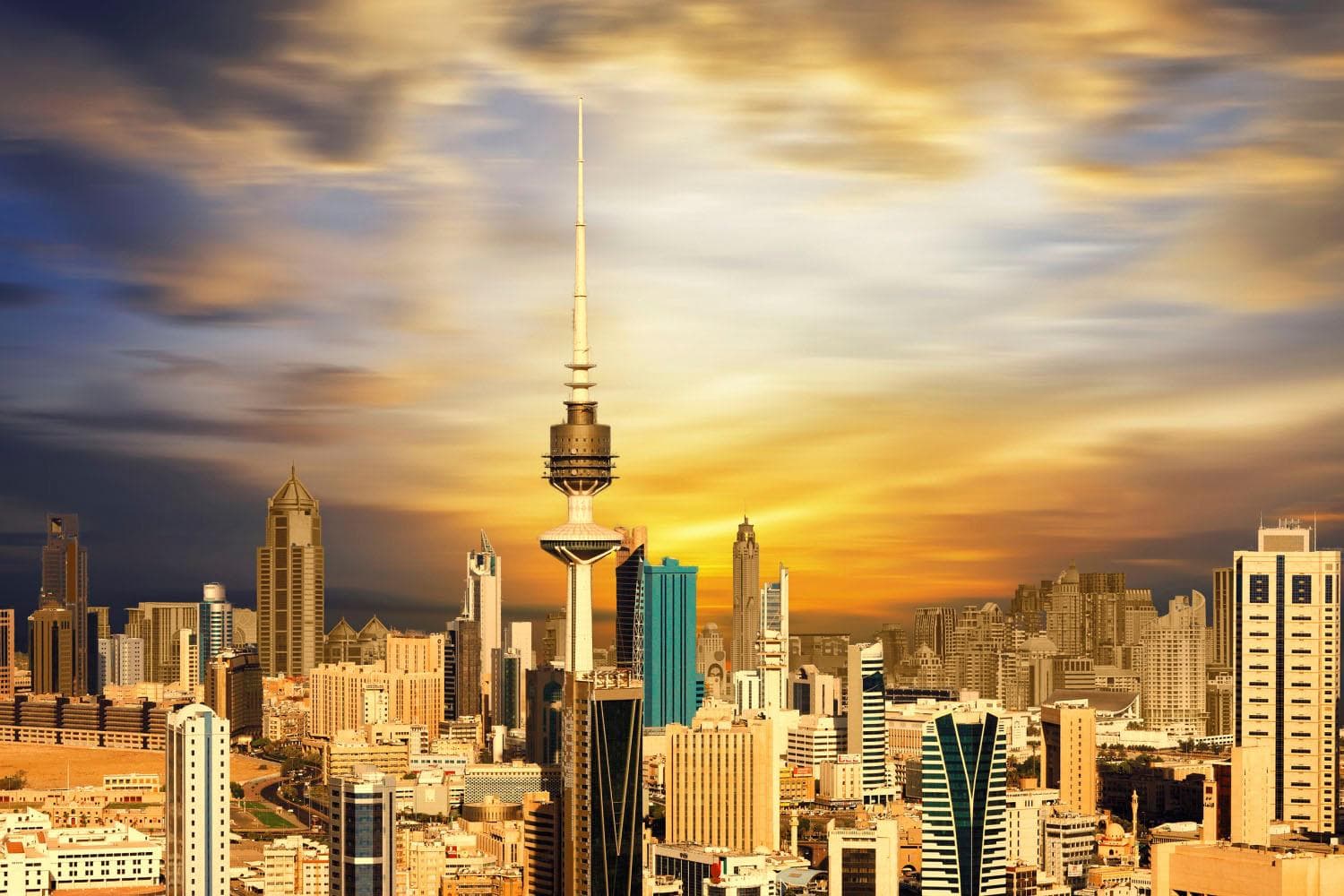 QUEENCE Acrylglasbild Skyline bunt Fine Art Print