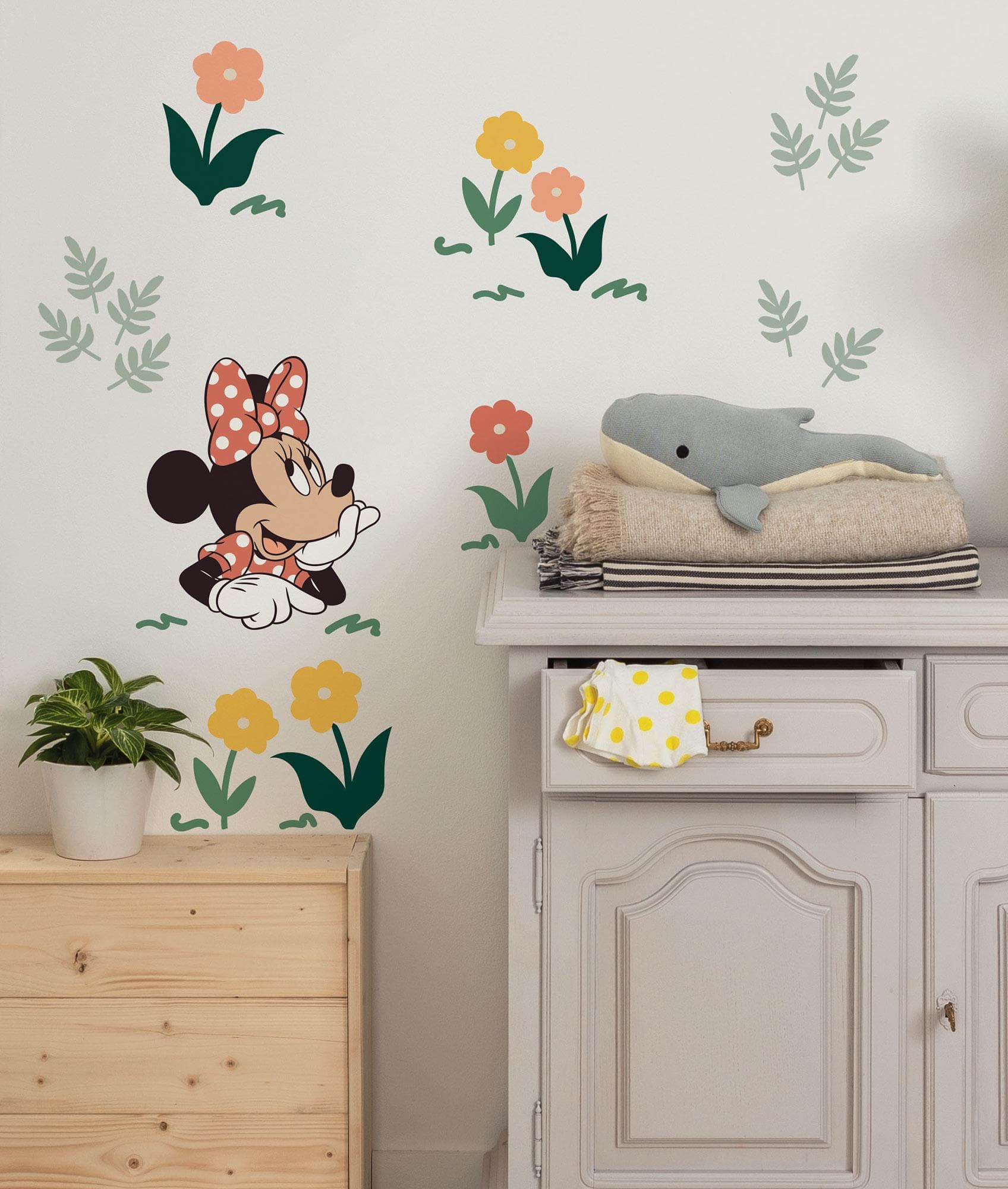 KOMAR Wandtattoo Disney Minnie Mouse Beauty in Bloom gelb grün rosa