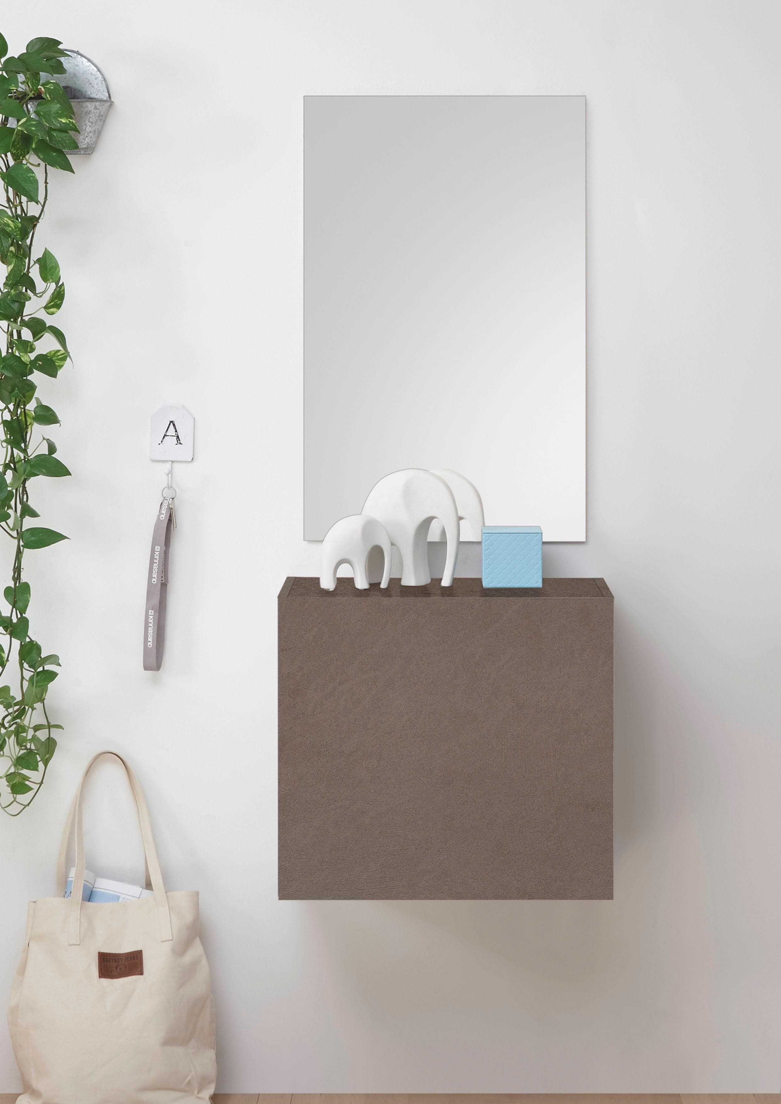 Kompakter Kleiderschrank - Praktische Aufbewahrungslösung