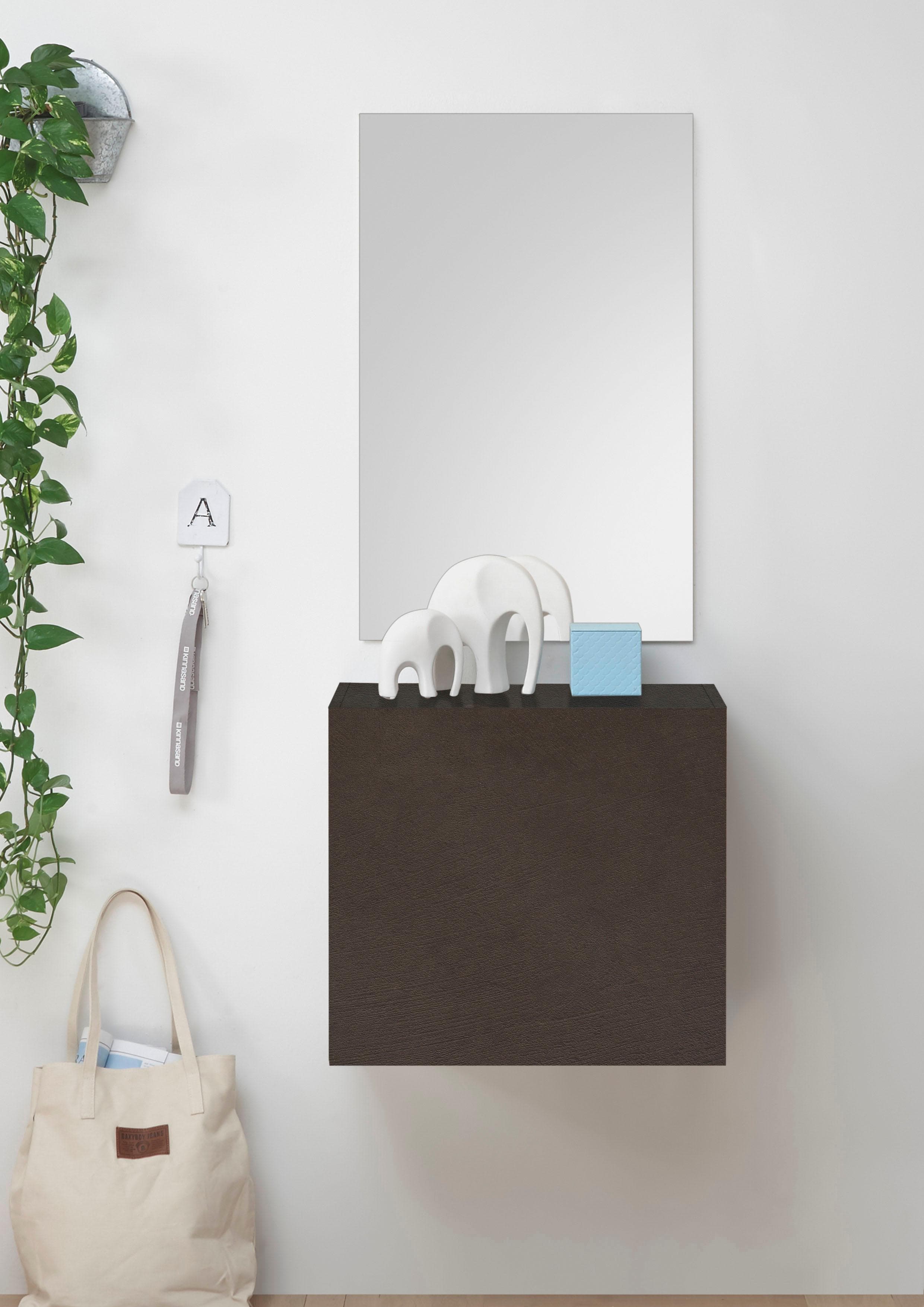 Kompakter Kleiderschrank - Praktische Aufbewahrungslösung