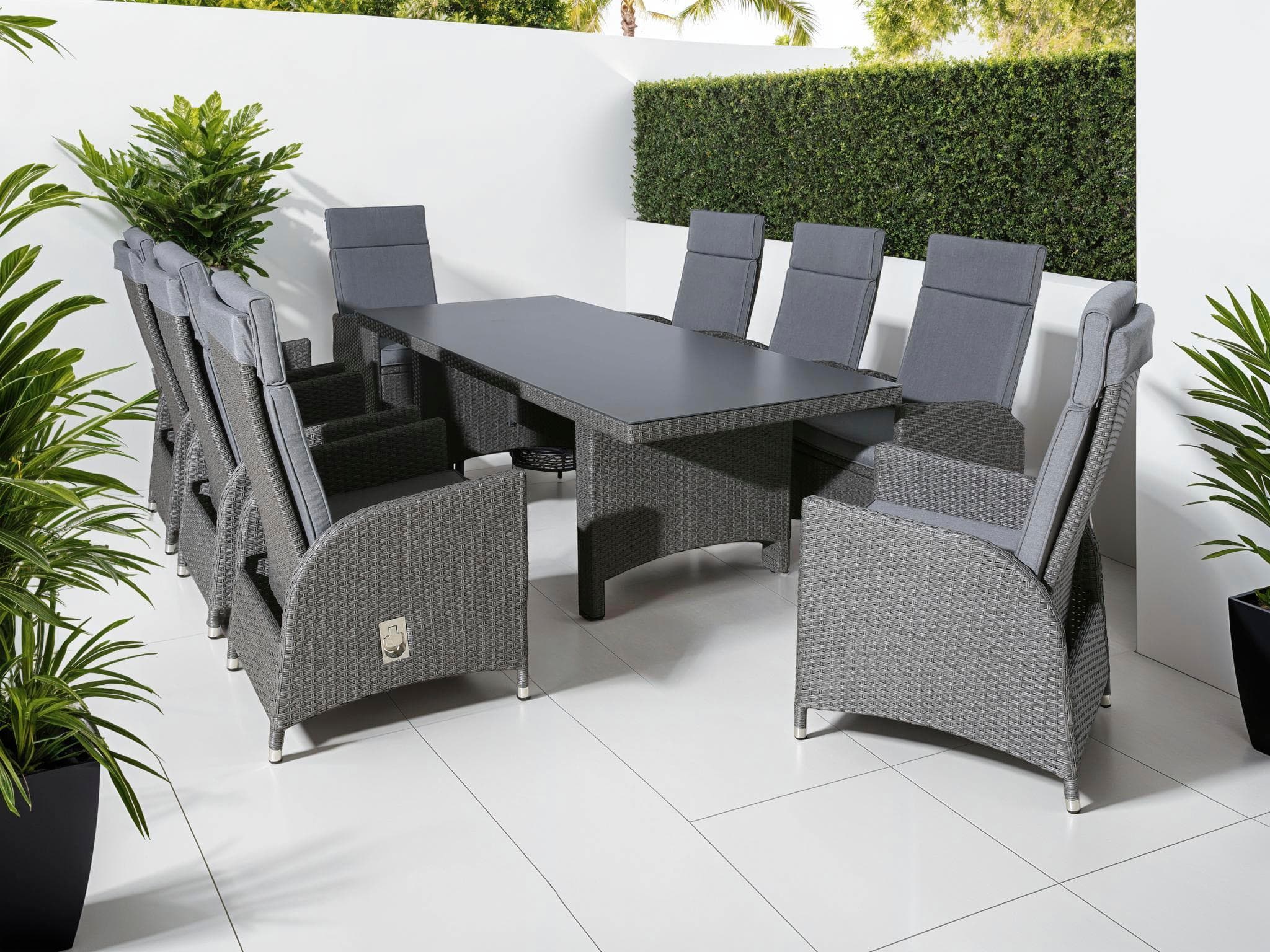 Moderne Garten-Essgruppe aus Aluminium und Polyrattan