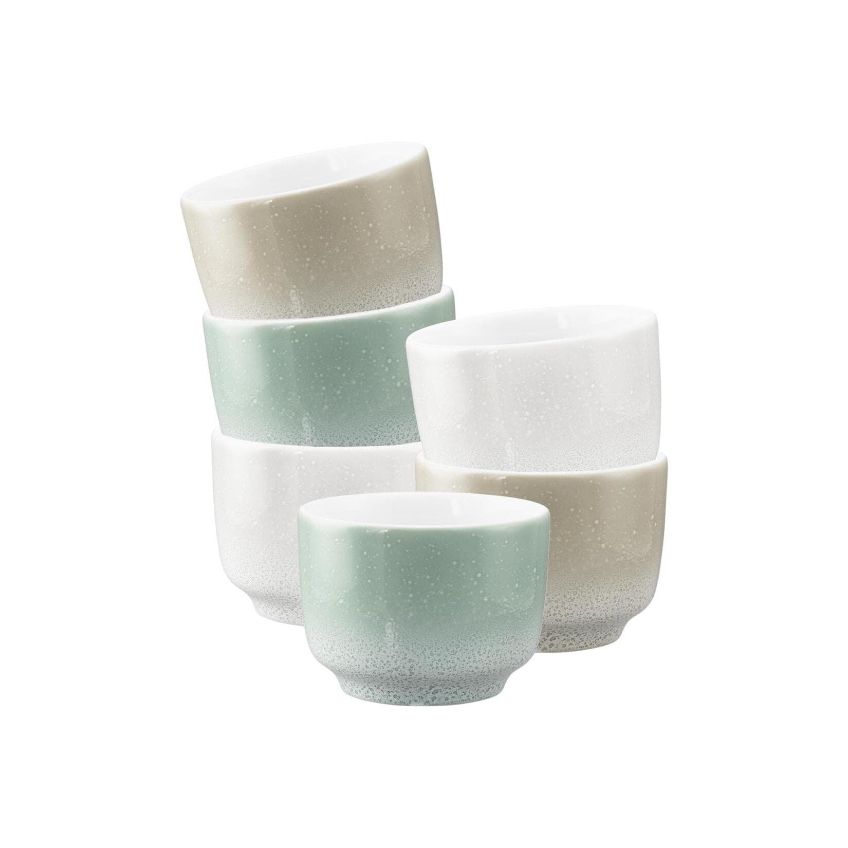 Weiße Porzellan Kaffeetasse im minimalistischen Design