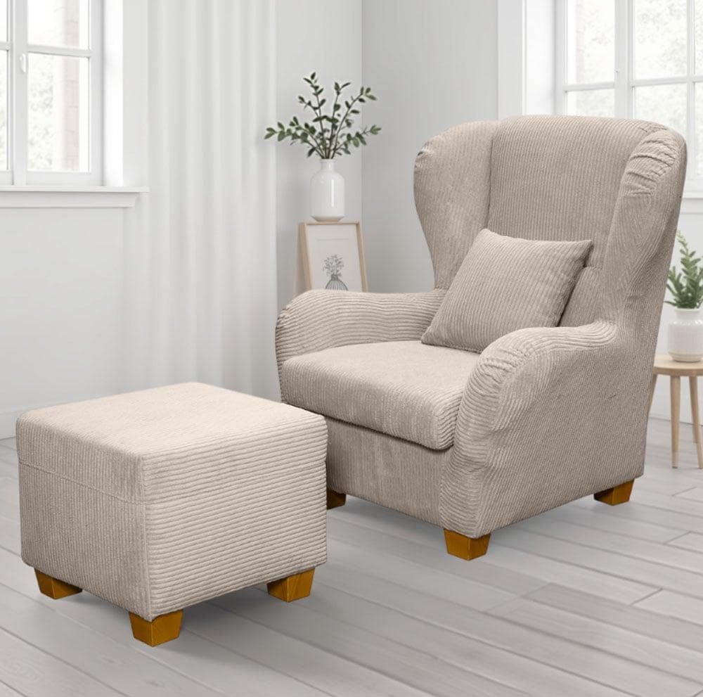 Klassischer Ohrensessel mit Hocker und Zierkissen