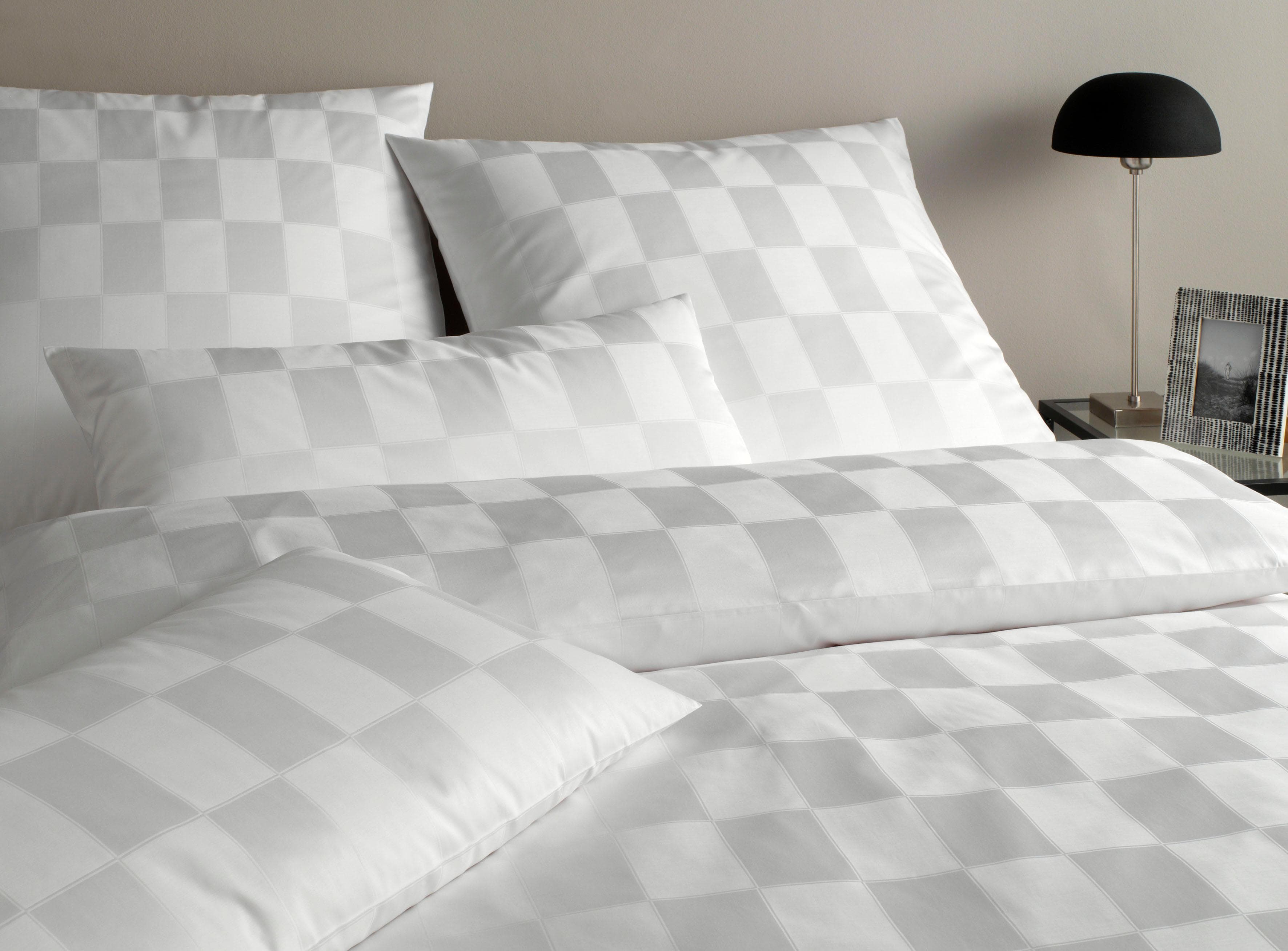 Elegante Bettwäsche Courage Weiß Mako-Satin Karodesign